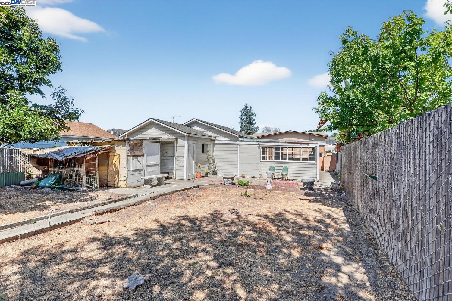 Detail Gallery Image 28 of 37 For 165 Sunnyside Dr, San Leandro,  CA 94577 - 3 Beds | 1 Baths