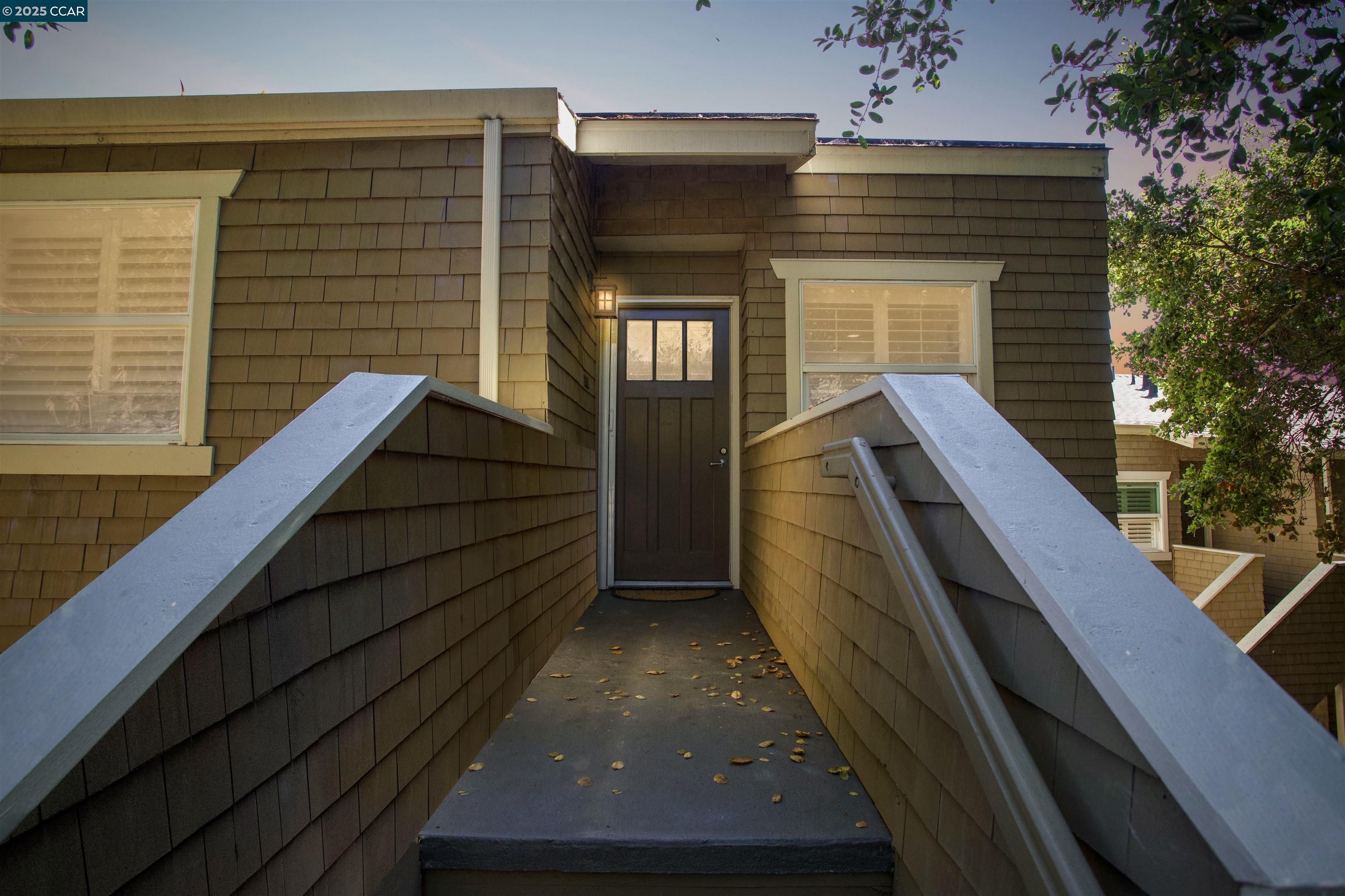 Front Image Thumbnail for CC41110289