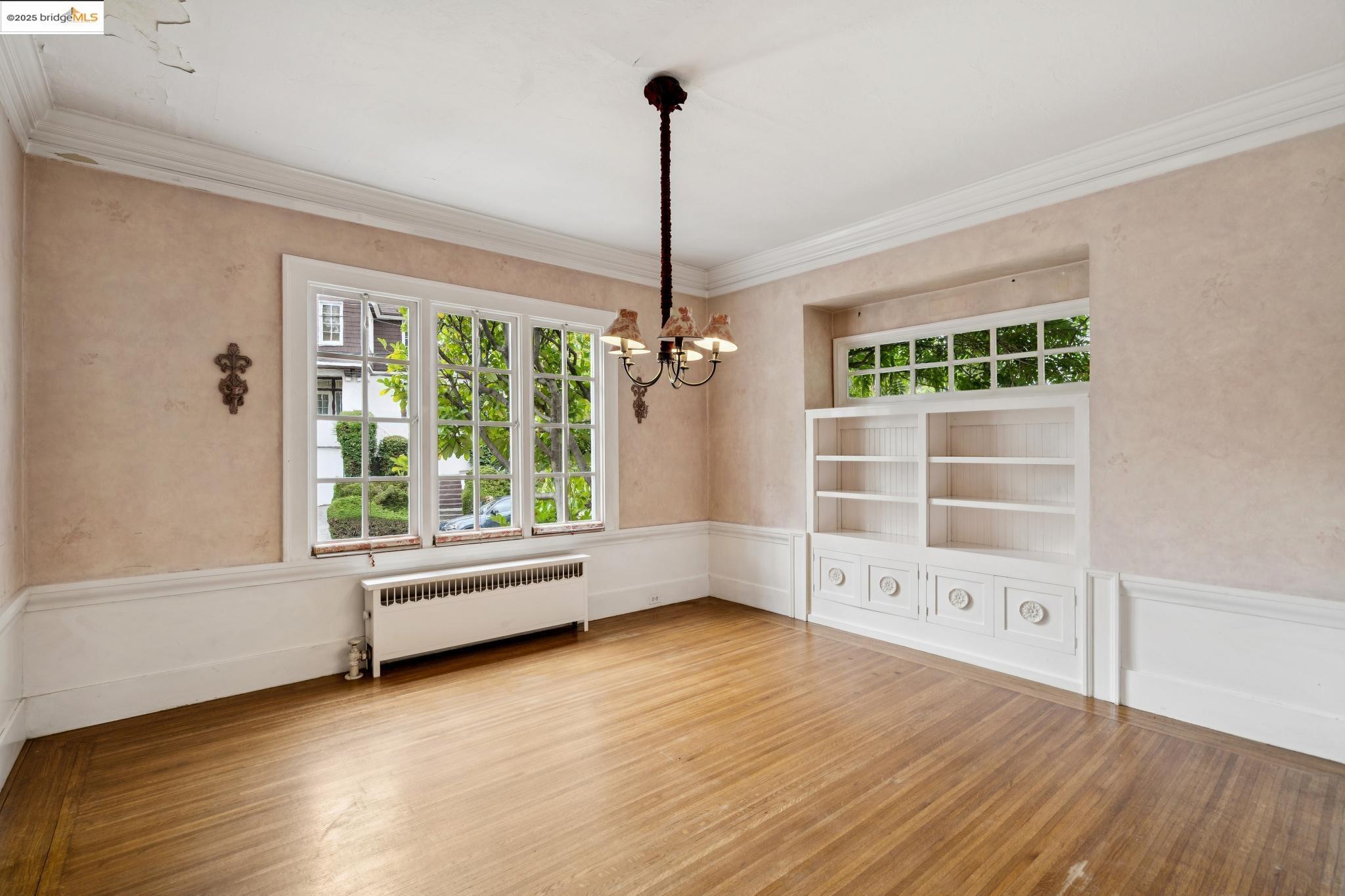 Detail Gallery Image 14 of 44 For 618 Boulevard Way, Piedmont,  CA 94610-1605 - 4 Beds | 1/1 Baths