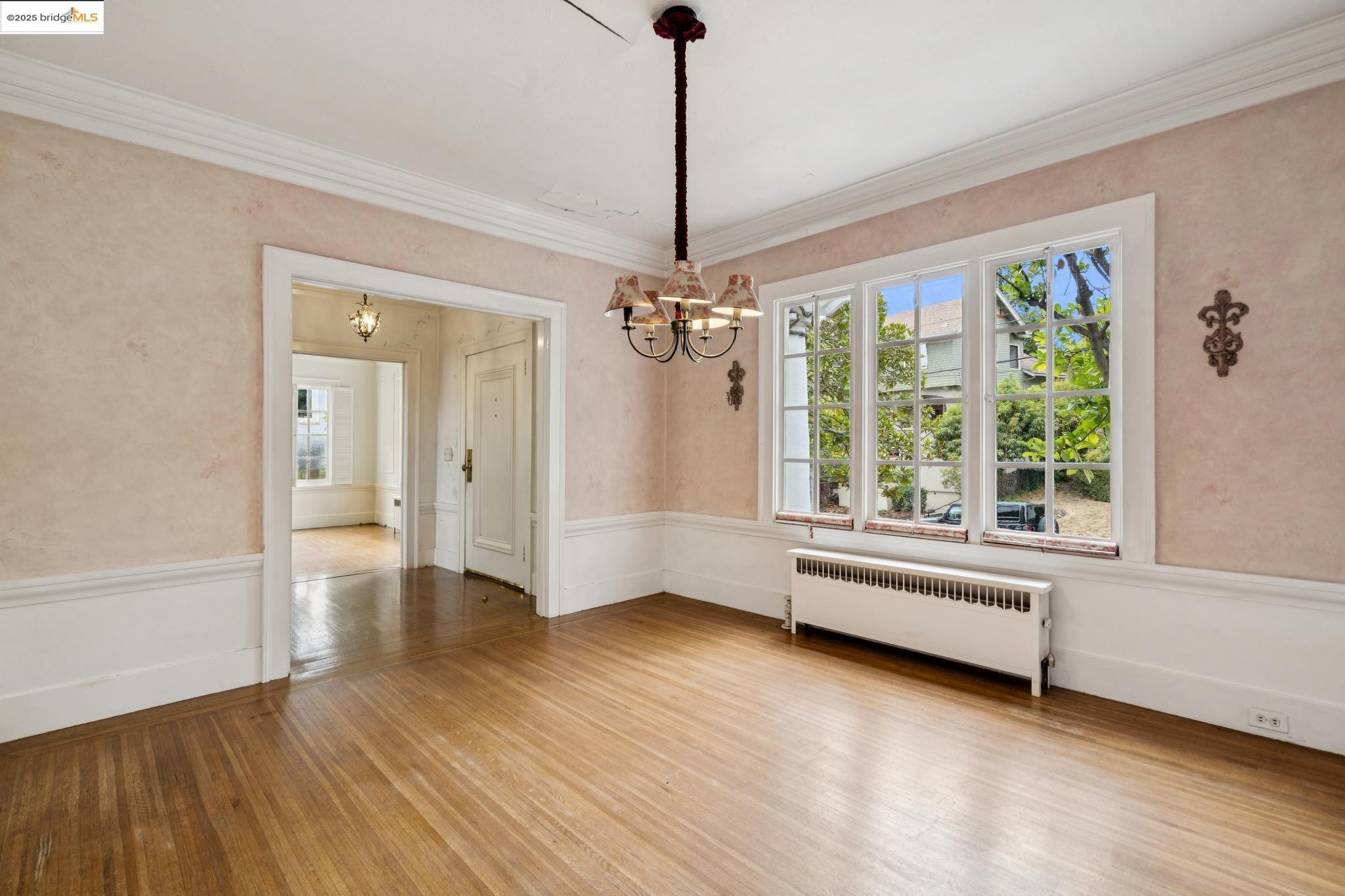 Detail Gallery Image 15 of 44 For 618 Boulevard Way, Piedmont,  CA 94610-1605 - 4 Beds | 1/1 Baths