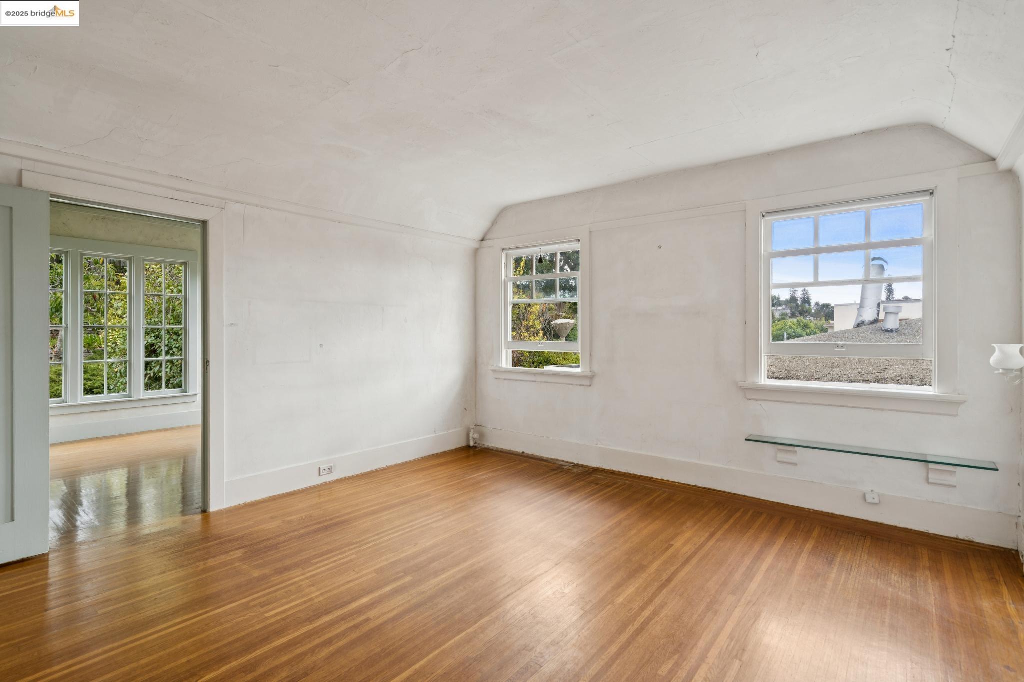 Detail Gallery Image 23 of 44 For 618 Boulevard Way, Piedmont,  CA 94610-1605 - 4 Beds | 1/1 Baths