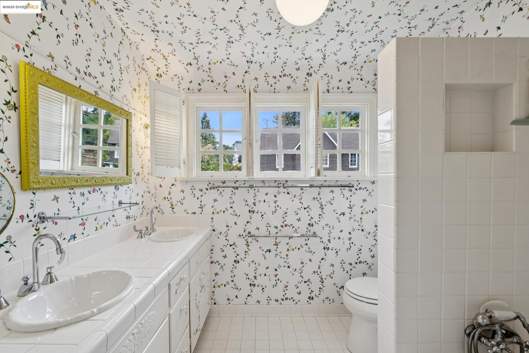 Detail Gallery Image 28 of 44 For 618 Boulevard Way, Piedmont,  CA 94610-1605 - 4 Beds | 1/1 Baths