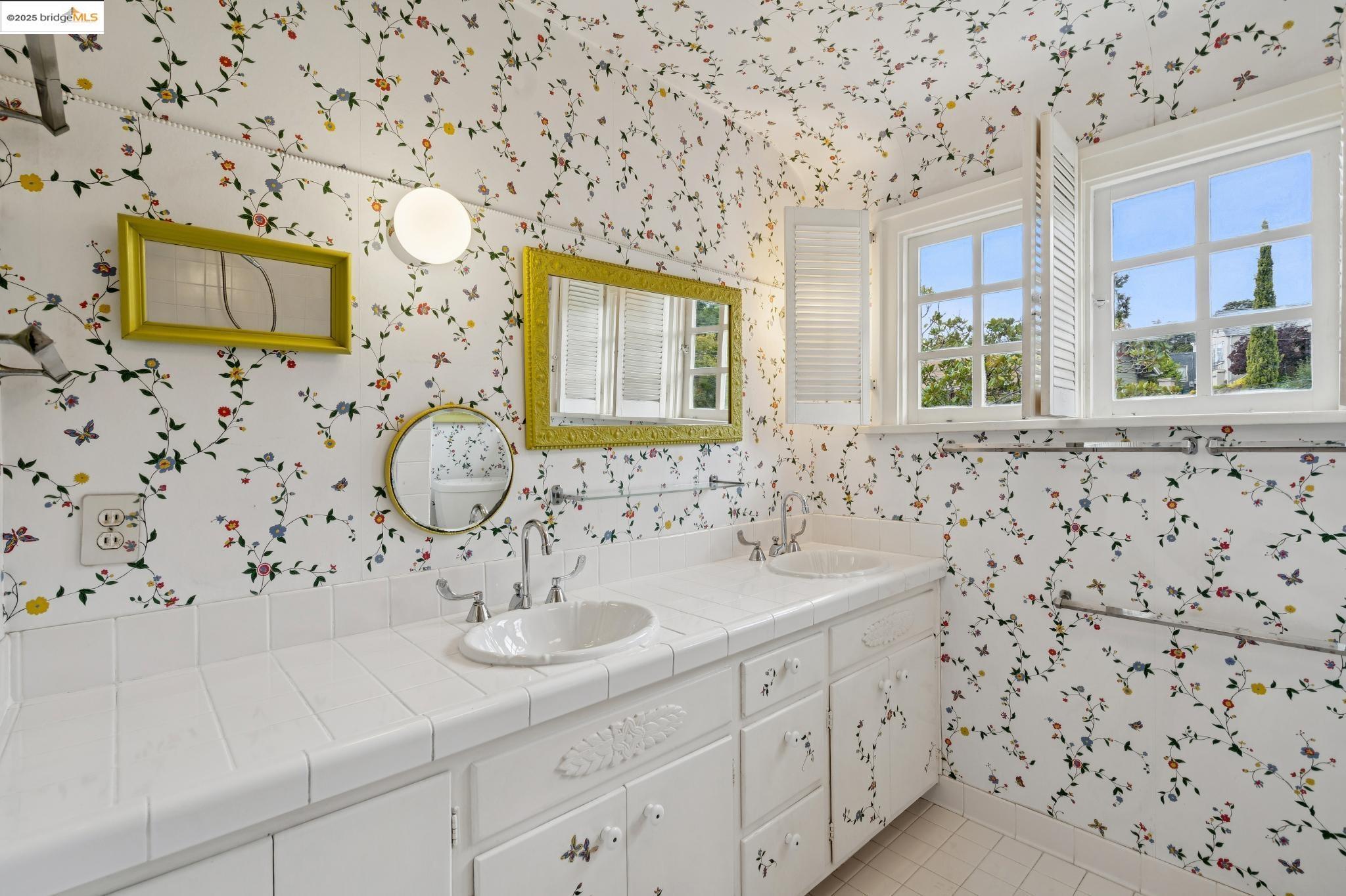 Detail Gallery Image 29 of 44 For 618 Boulevard Way, Piedmont,  CA 94610-1605 - 4 Beds | 1/1 Baths