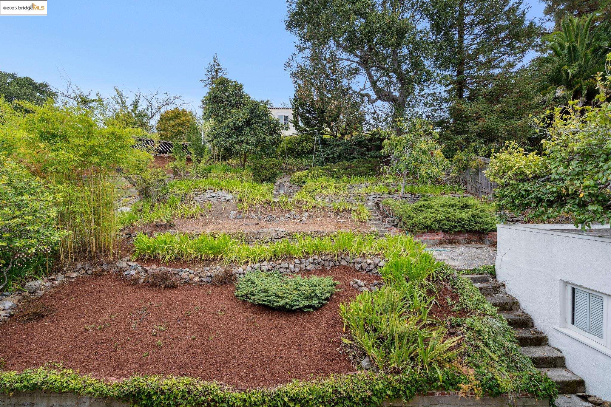 Detail Gallery Image 36 of 44 For 618 Boulevard Way, Piedmont,  CA 94610-1605 - 4 Beds | 1/1 Baths