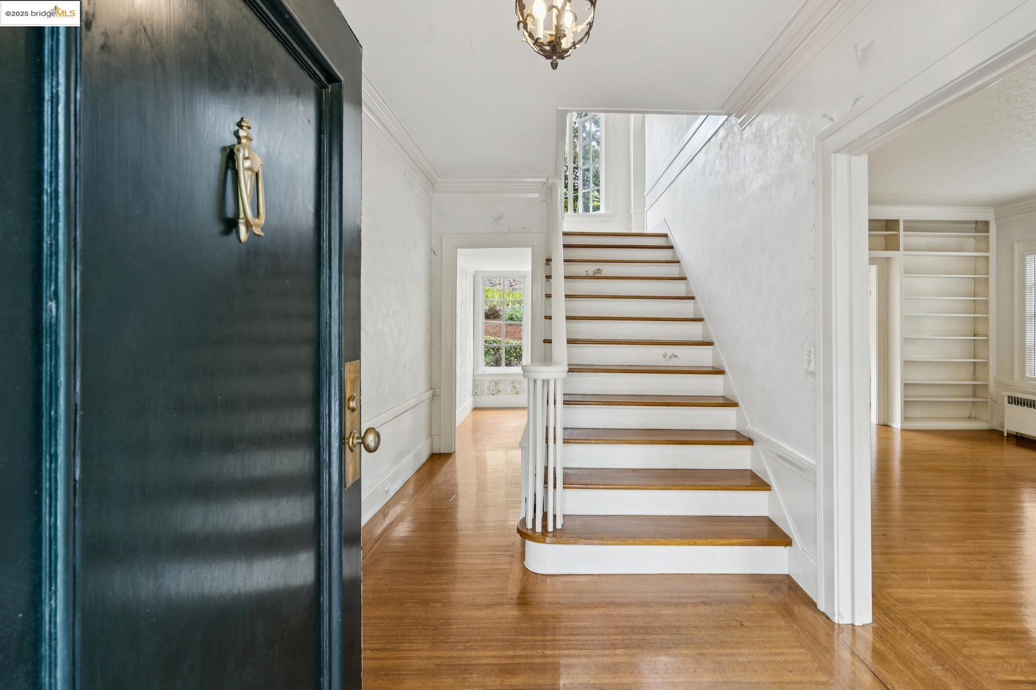 Detail Gallery Image 5 of 44 For 618 Boulevard Way, Piedmont,  CA 94610-1605 - 4 Beds | 1/1 Baths