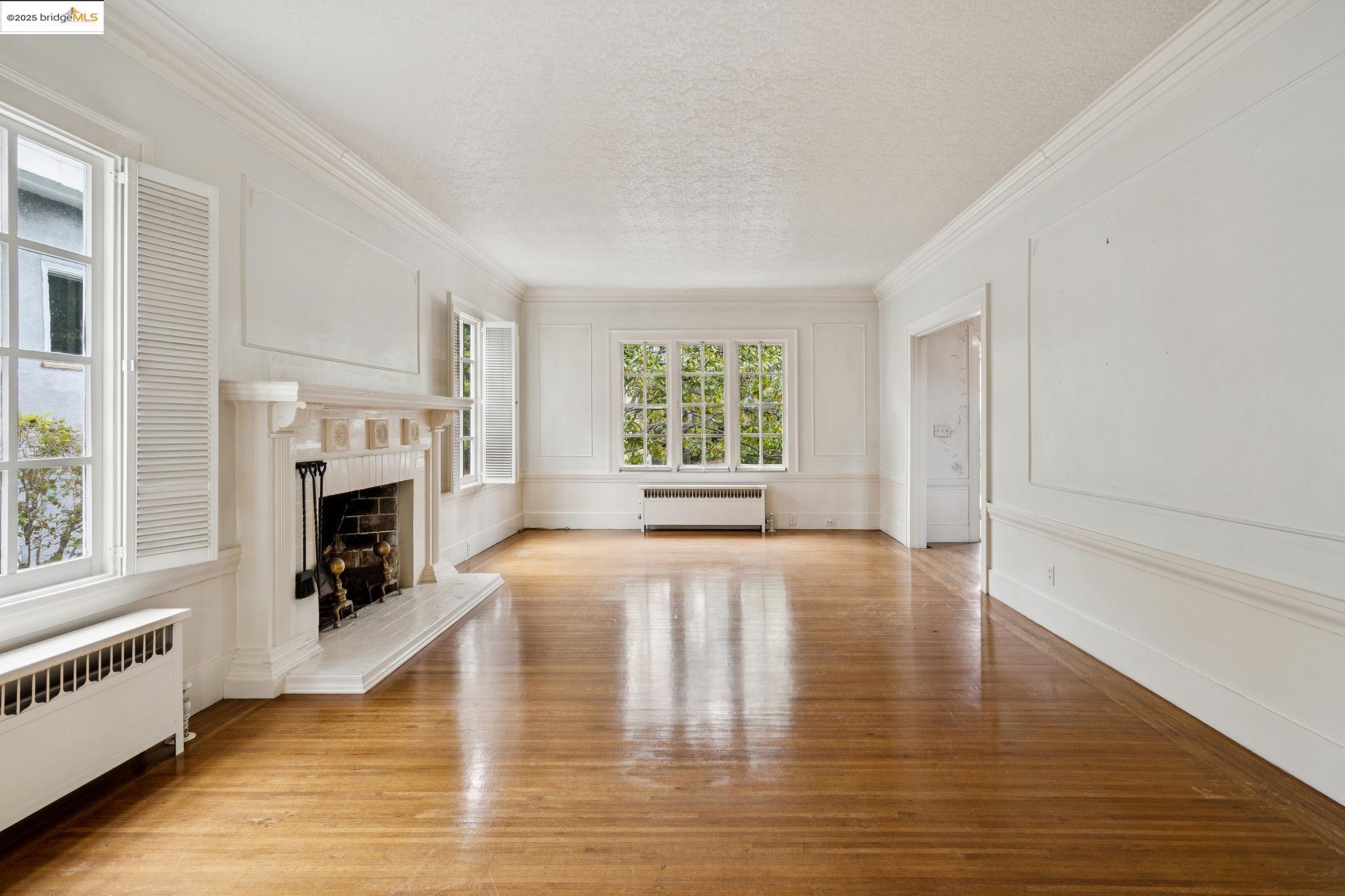 Detail Gallery Image 9 of 44 For 618 Boulevard Way, Piedmont,  CA 94610-1605 - 4 Beds | 1/1 Baths
