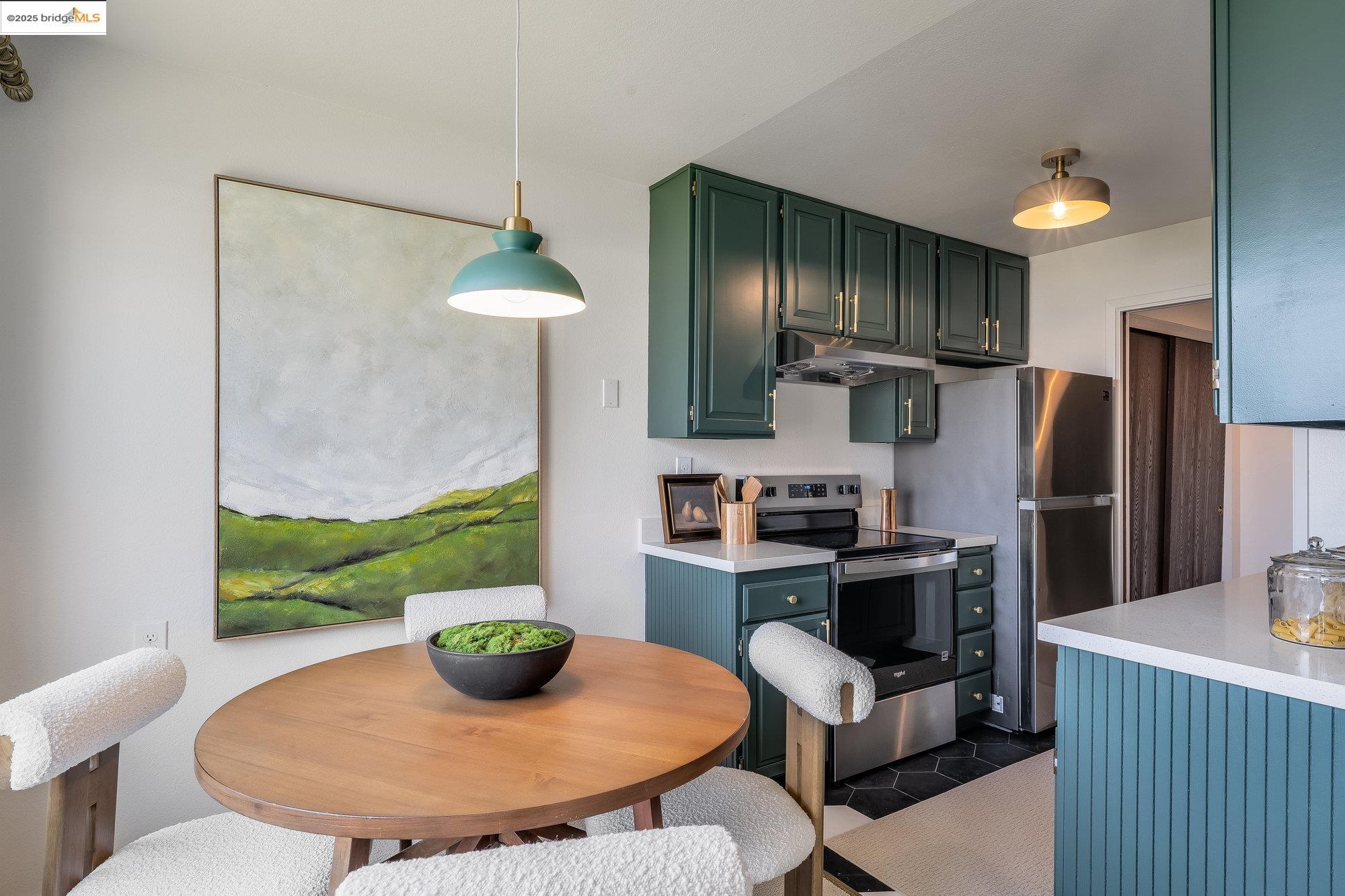 Detail Gallery Image 2 of 32 For 5177 Diamond Heights Blvd Apt 114,  San Francisco,  CA 94131 - 2 Beds | 2 Baths