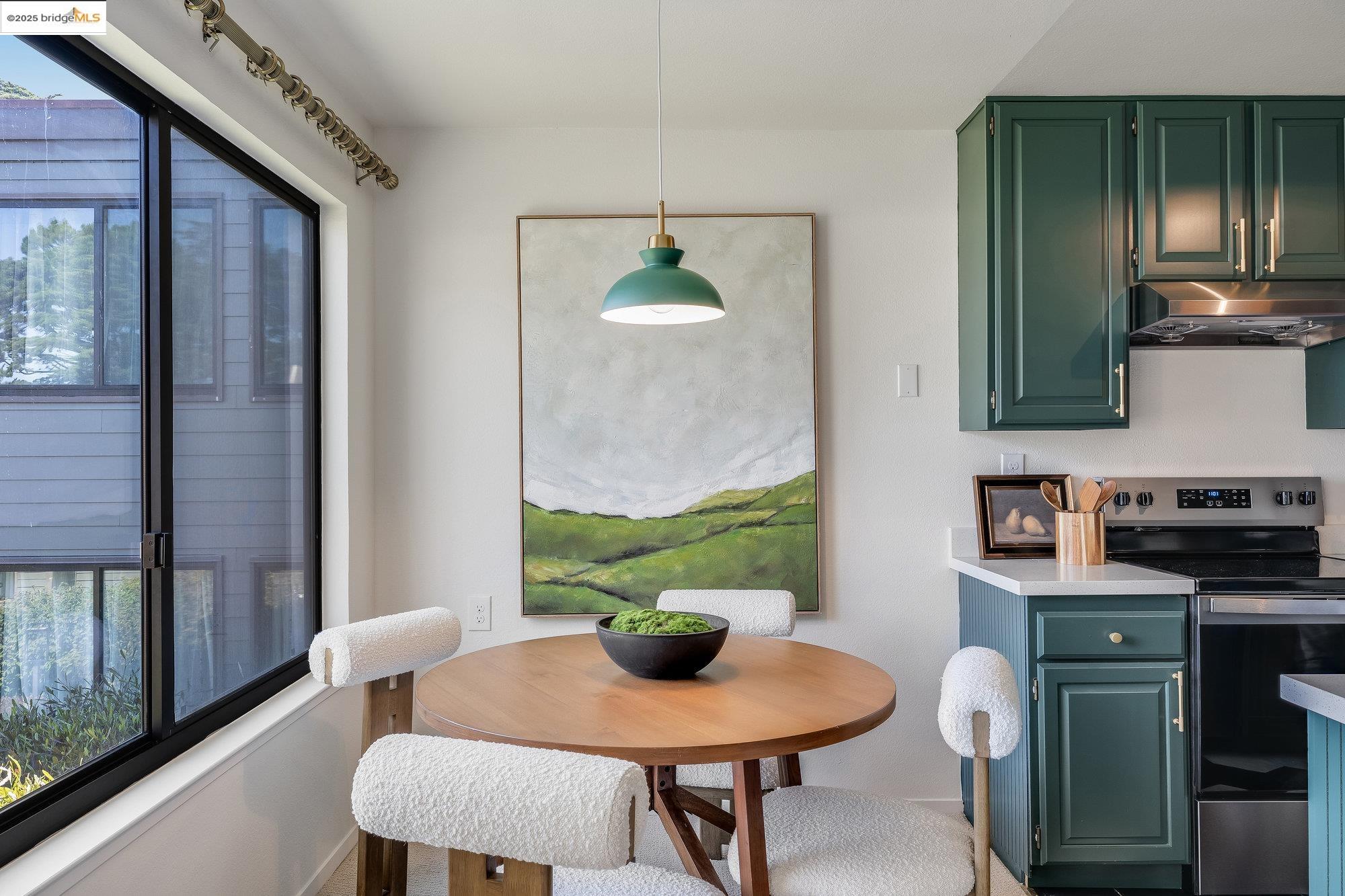 Detail Gallery Image 3 of 32 For 5177 Diamond Heights Blvd Apt 114,  San Francisco,  CA 94131 - 2 Beds | 2 Baths
