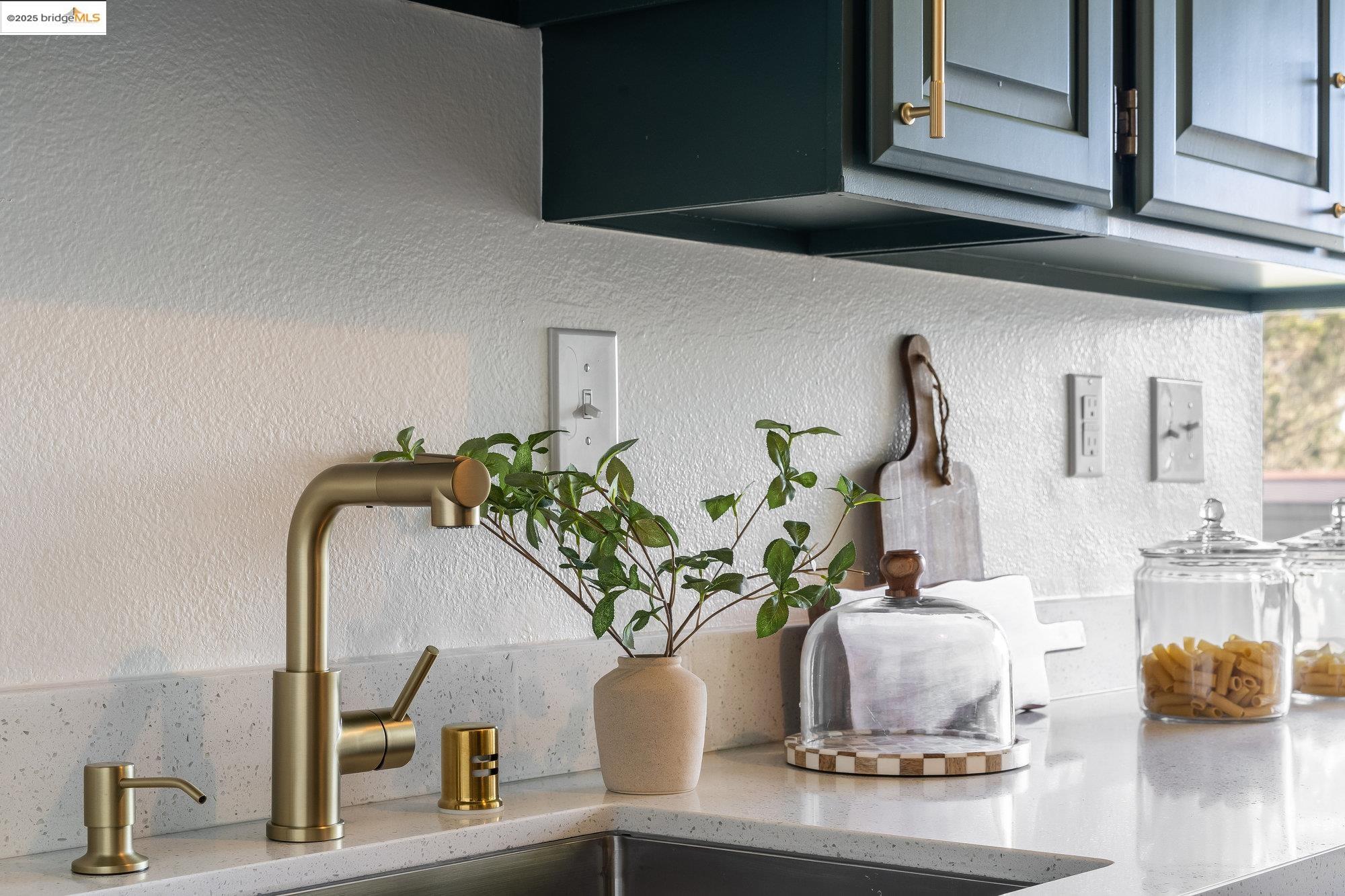 Detail Gallery Image 6 of 32 For 5177 Diamond Heights Blvd Apt 114,  San Francisco,  CA 94131 - 2 Beds | 2 Baths