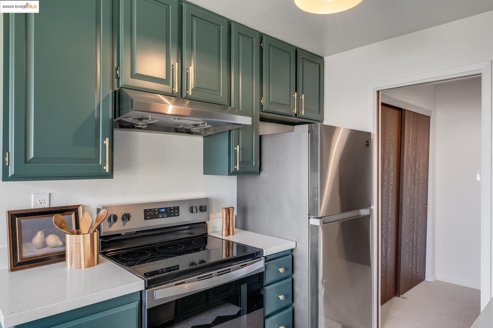 Detail Gallery Image 7 of 32 For 5177 Diamond Heights Blvd Apt 114,  San Francisco,  CA 94131 - 2 Beds | 2 Baths