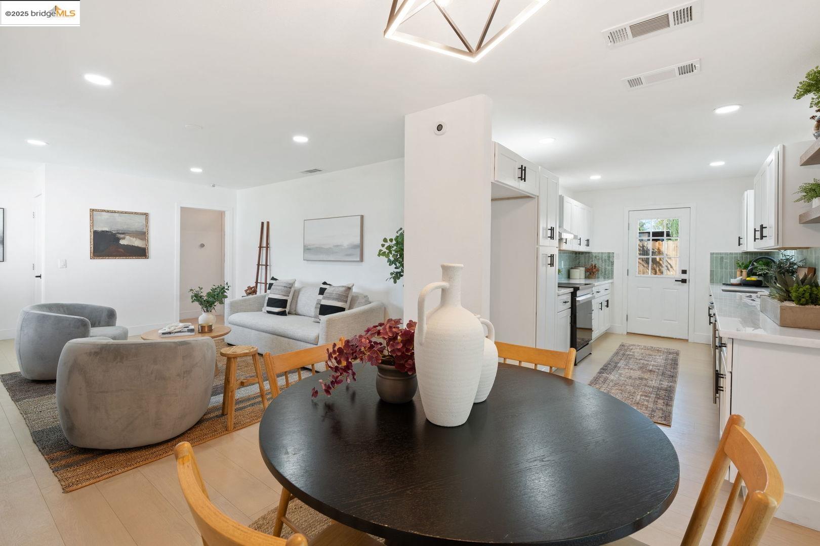 Detail Gallery Image 9 of 25 For 9921 Redstone Dr, Sacramento,  CA 95827 - 3 Beds | 1 Baths