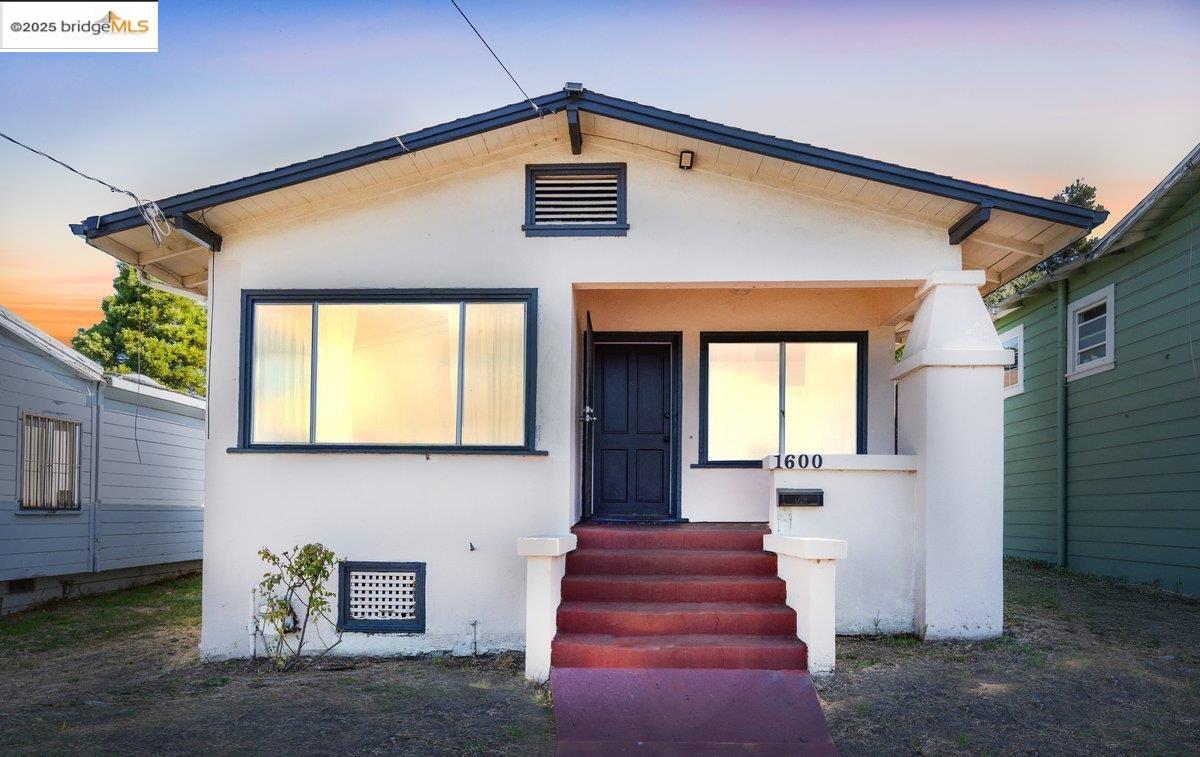 Detail Gallery Image 1 of 40 For 1600 E 21st St, Oakland,  CA 94606 - 2 Beds | 1 Baths