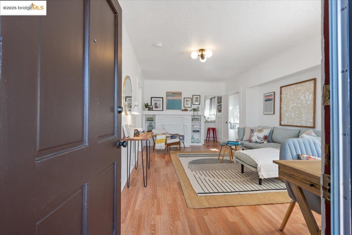 Detail Gallery Image 2 of 40 For 1600 E 21st St, Oakland,  CA 94606 - 2 Beds | 1 Baths