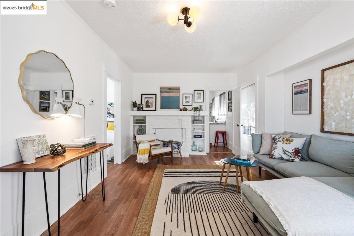 Detail Gallery Image 3 of 40 For 1600 E 21st St, Oakland,  CA 94606 - 2 Beds | 1 Baths