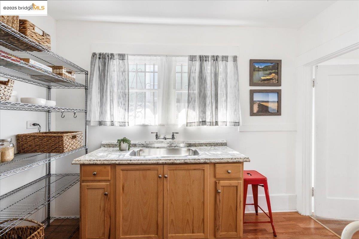 Detail Gallery Image 26 of 40 For 1600 E 21st St, Oakland,  CA 94606 - 2 Beds | 1 Baths