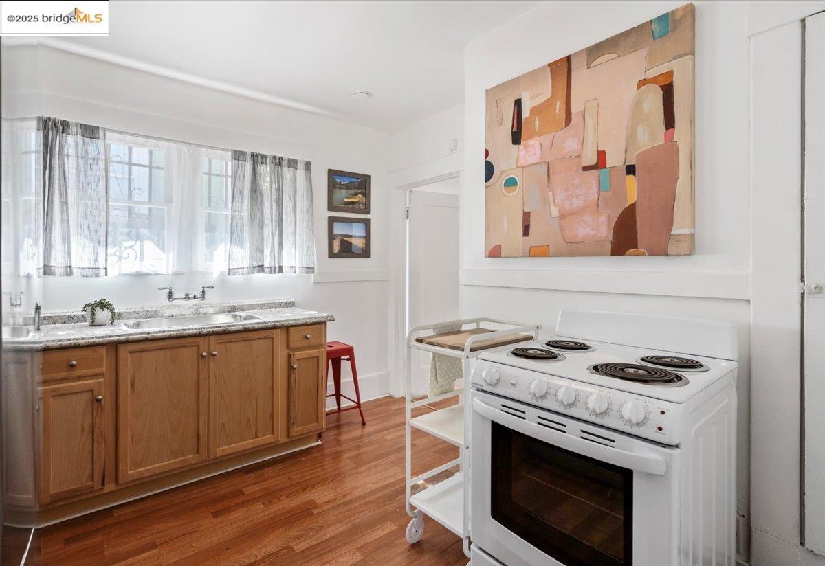 Detail Gallery Image 27 of 40 For 1600 E 21st St, Oakland,  CA 94606 - 2 Beds | 1 Baths