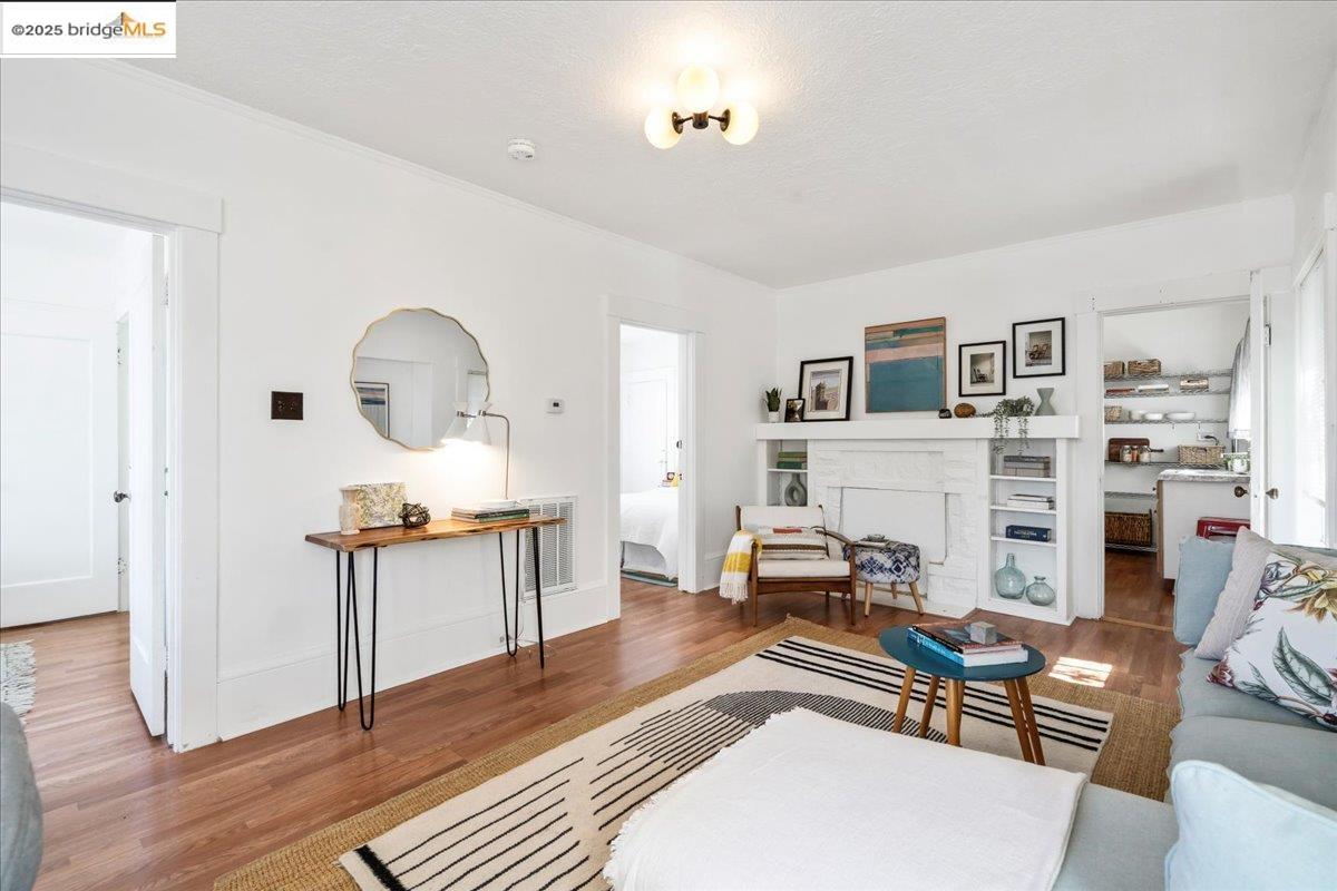 Detail Gallery Image 4 of 40 For 1600 E 21st St, Oakland,  CA 94606 - 2 Beds | 1 Baths