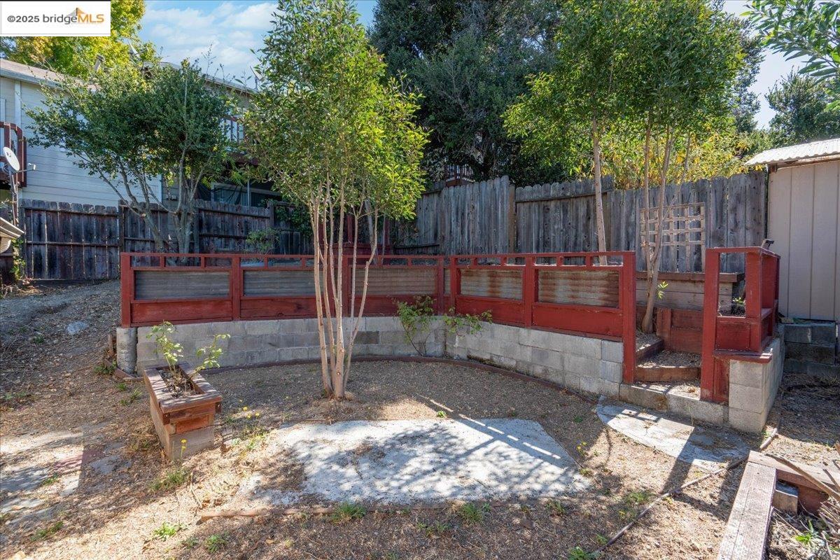 Detail Gallery Image 33 of 40 For 1600 E 21st St, Oakland,  CA 94606 - 2 Beds | 1 Baths