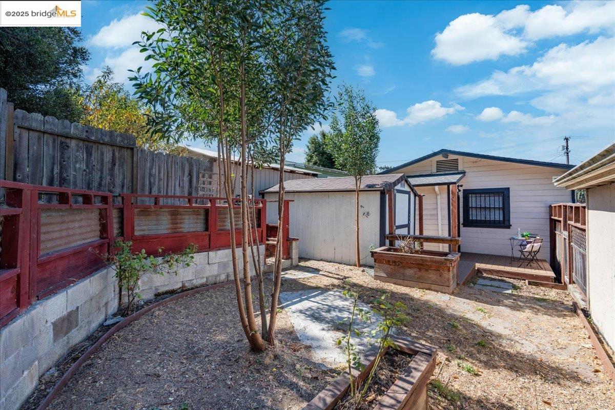 Detail Gallery Image 34 of 40 For 1600 E 21st St, Oakland,  CA 94606 - 2 Beds | 1 Baths
