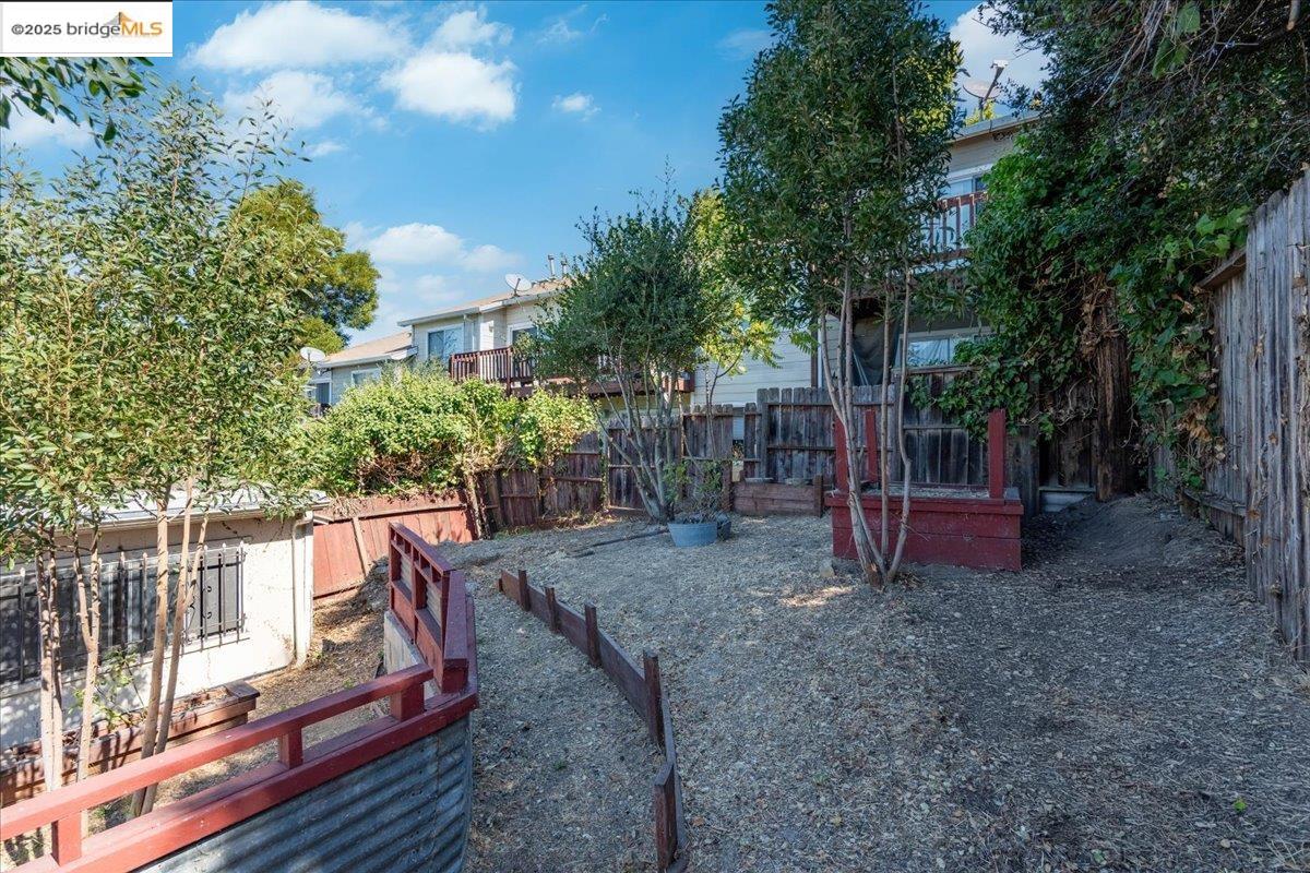 Detail Gallery Image 38 of 40 For 1600 E 21st St, Oakland,  CA 94606 - 2 Beds | 1 Baths