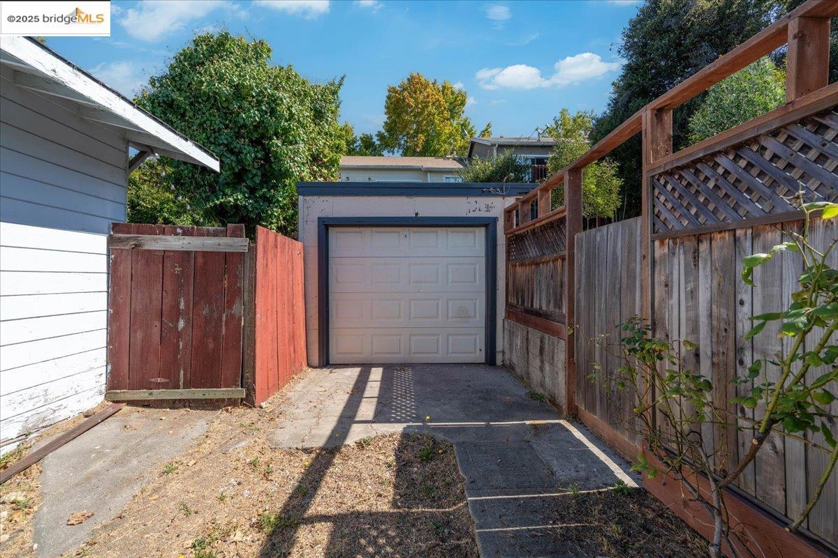 Detail Gallery Image 39 of 40 For 1600 E 21st St, Oakland,  CA 94606 - 2 Beds | 1 Baths