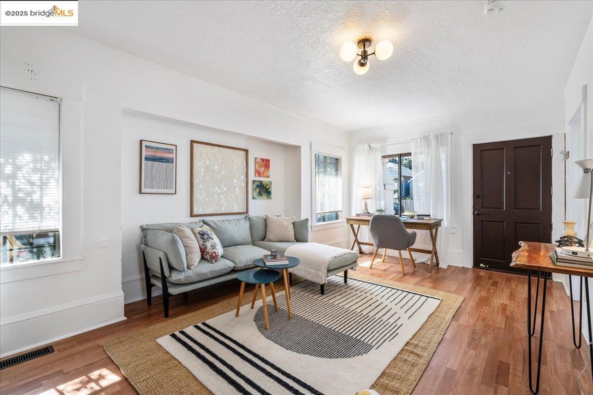 Detail Gallery Image 6 of 40 For 1600 E 21st St, Oakland,  CA 94606 - 2 Beds | 1 Baths