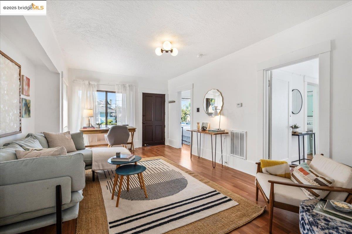 Detail Gallery Image 7 of 40 For 1600 E 21st St, Oakland,  CA 94606 - 2 Beds | 1 Baths