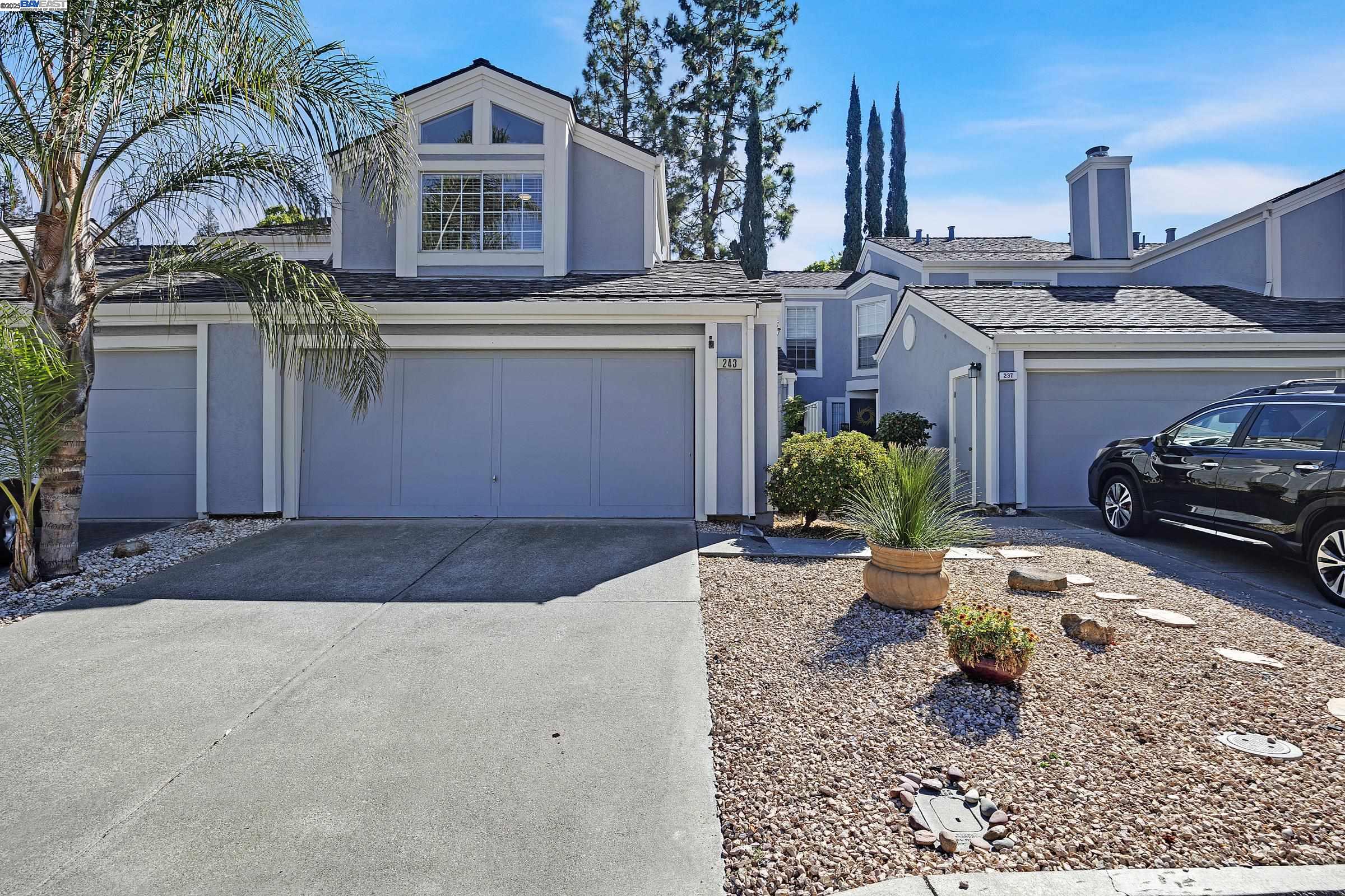More Details about MLS # 41110302 : 243 NORTHWOOD CMNS