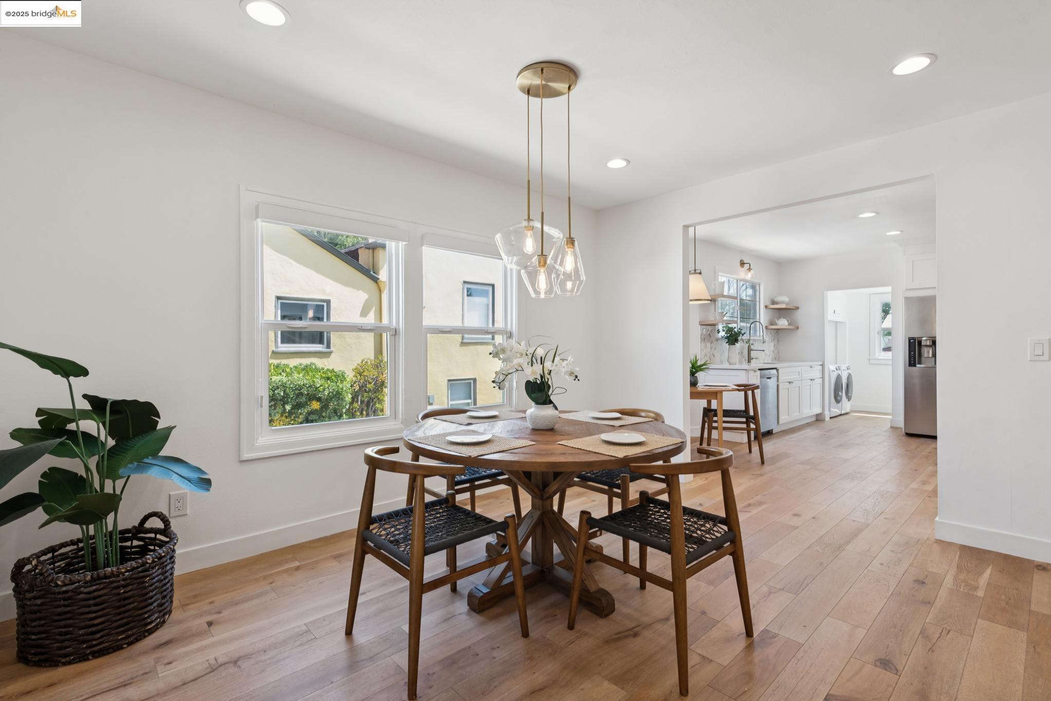 Detail Gallery Image 12 of 54 For 3020 55th Ave, Oakland,  CA 94605 - 3 Beds | 2 Baths