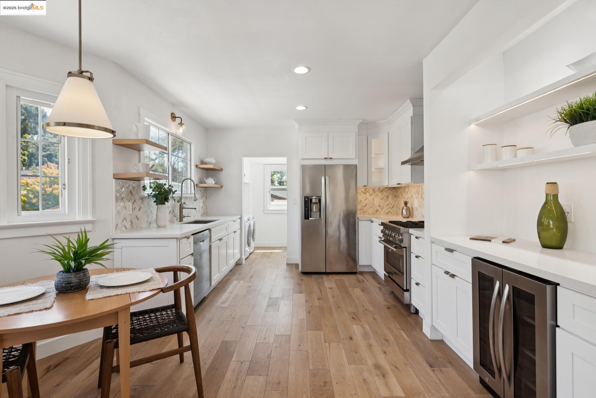 Detail Gallery Image 14 of 54 For 3020 55th Ave, Oakland,  CA 94605 - 3 Beds | 2 Baths