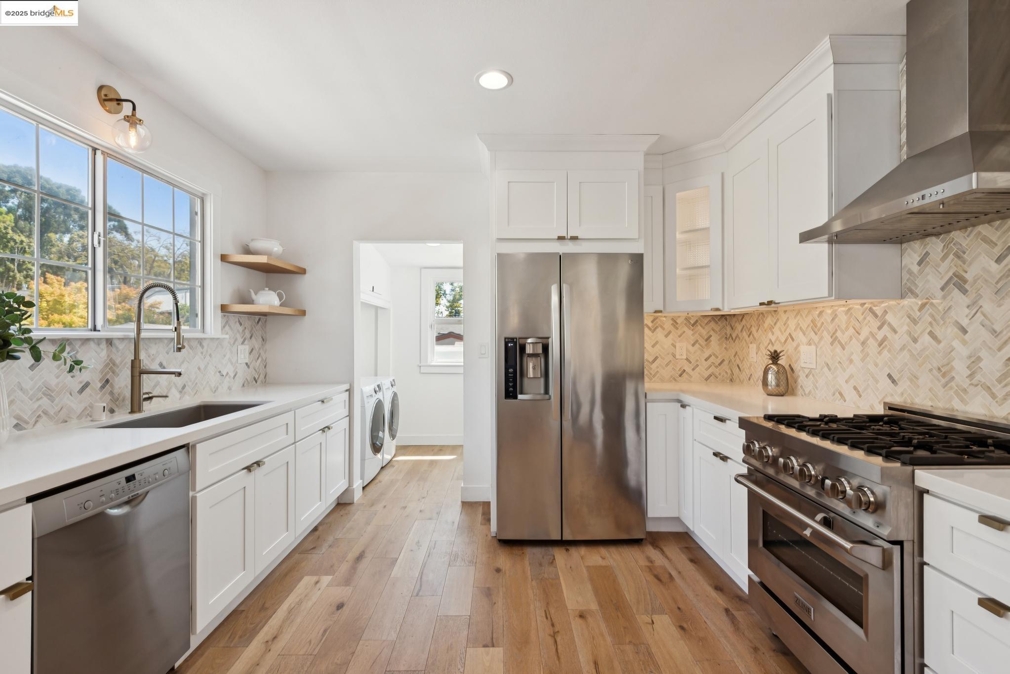 Detail Gallery Image 18 of 54 For 3020 55th Ave, Oakland,  CA 94605 - 3 Beds | 2 Baths
