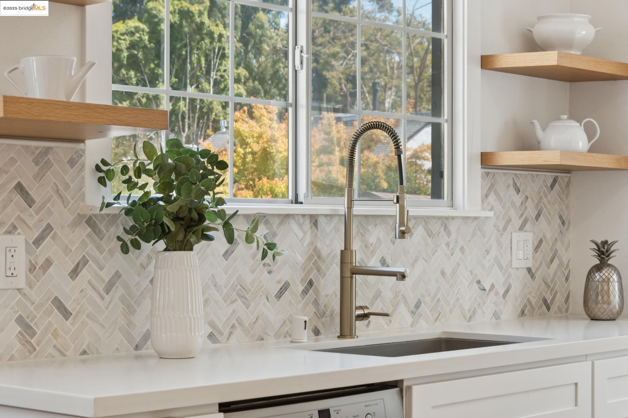 Detail Gallery Image 19 of 54 For 3020 55th Ave, Oakland,  CA 94605 - 3 Beds | 2 Baths