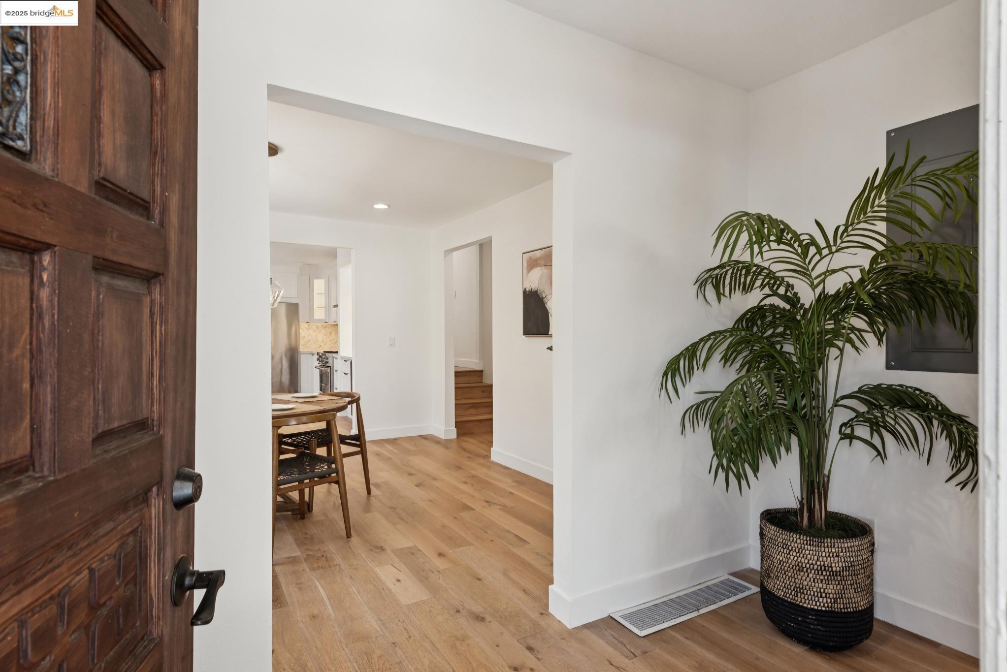 Detail Gallery Image 3 of 54 For 3020 55th Ave, Oakland,  CA 94605 - 3 Beds | 2 Baths
