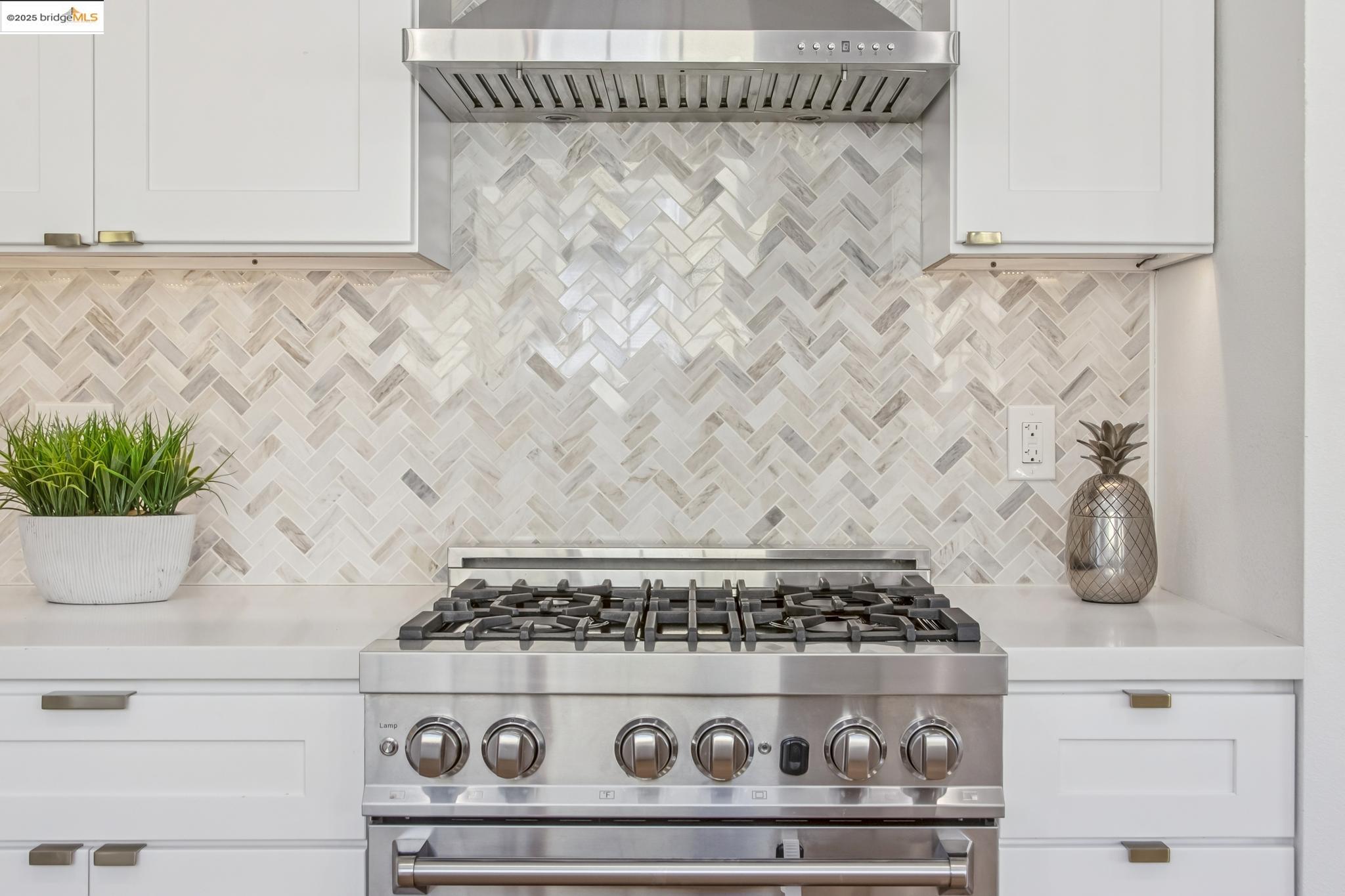Detail Gallery Image 23 of 54 For 3020 55th Ave, Oakland,  CA 94605 - 3 Beds | 2 Baths