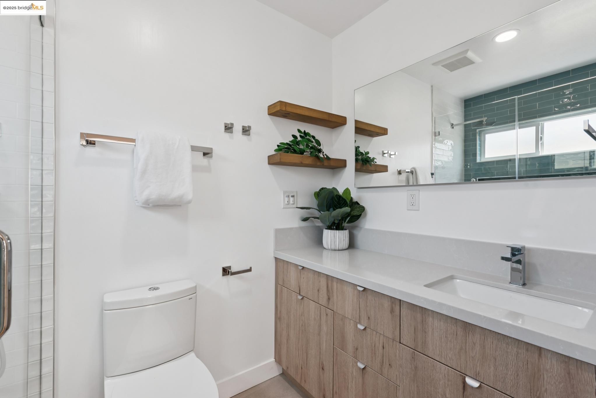 Detail Gallery Image 32 of 54 For 3020 55th Ave, Oakland,  CA 94605 - 3 Beds | 2 Baths