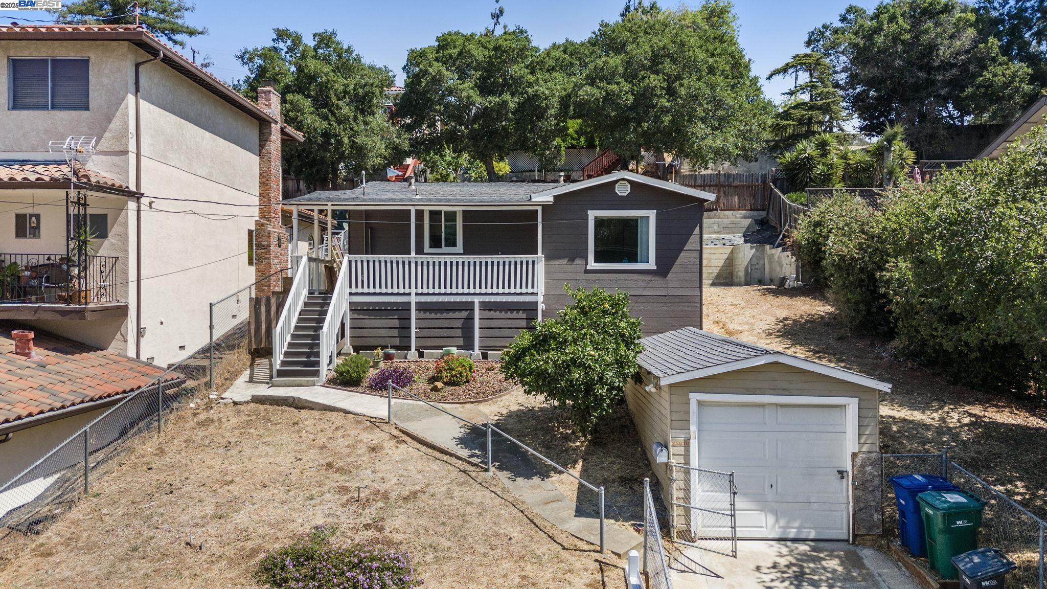 Detail Gallery Image 2 of 41 For 25910 Westview Way, Hayward,  CA 94542 - 2 Beds | 1 Baths