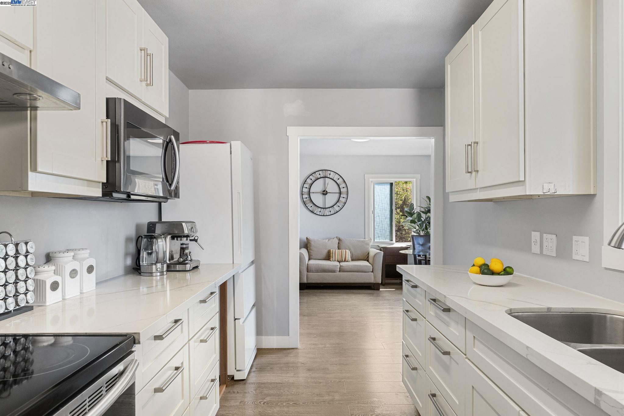 Detail Gallery Image 11 of 41 For 25910 Westview Way, Hayward,  CA 94542 - 2 Beds | 1 Baths