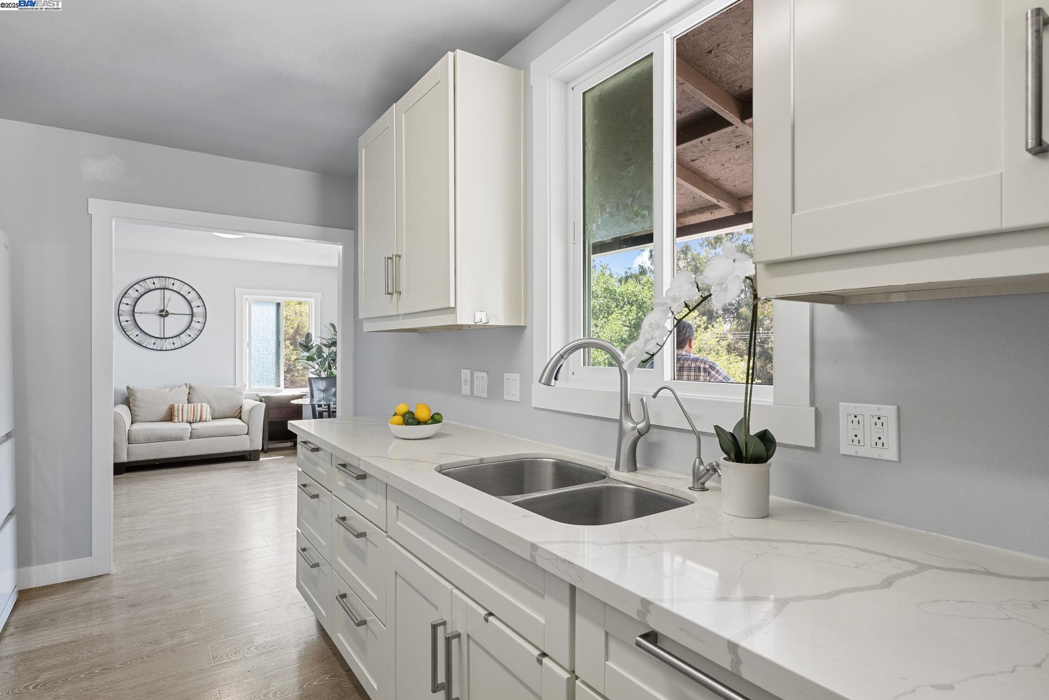 Detail Gallery Image 10 of 41 For 25910 Westview Way, Hayward,  CA 94542 - 2 Beds | 1 Baths