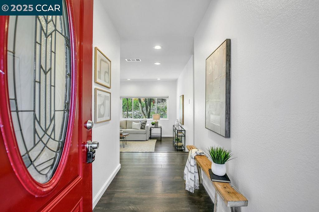 Detail Gallery Image 3 of 28 For 2006 Rainier Drive, Martinez,  CA 94553-4929 - 3 Beds | 2 Baths