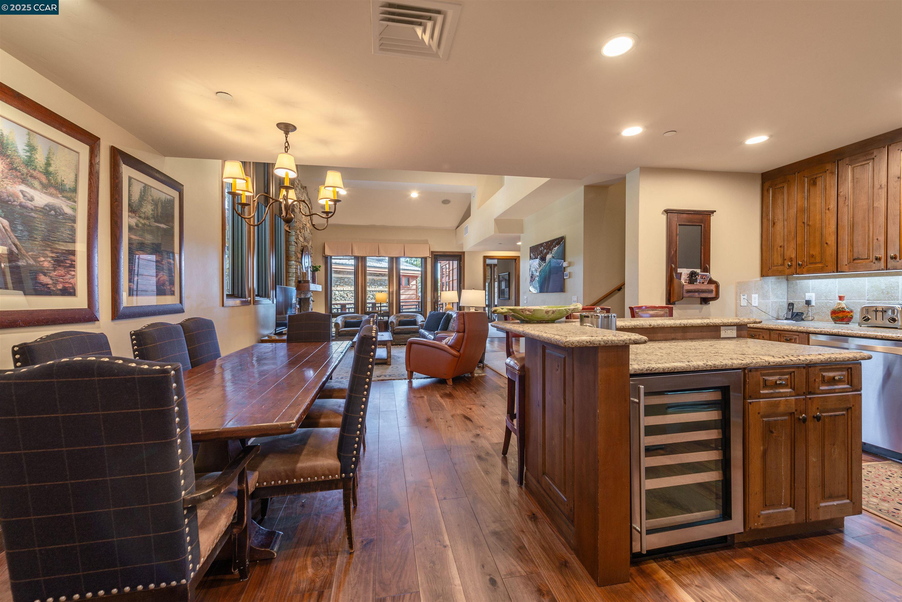 Detail Gallery Image 4 of 31 For 6750 North Lake Blvd 15g,  Tahoe Vista,  CA 96148 - 3 Beds | 3 Baths