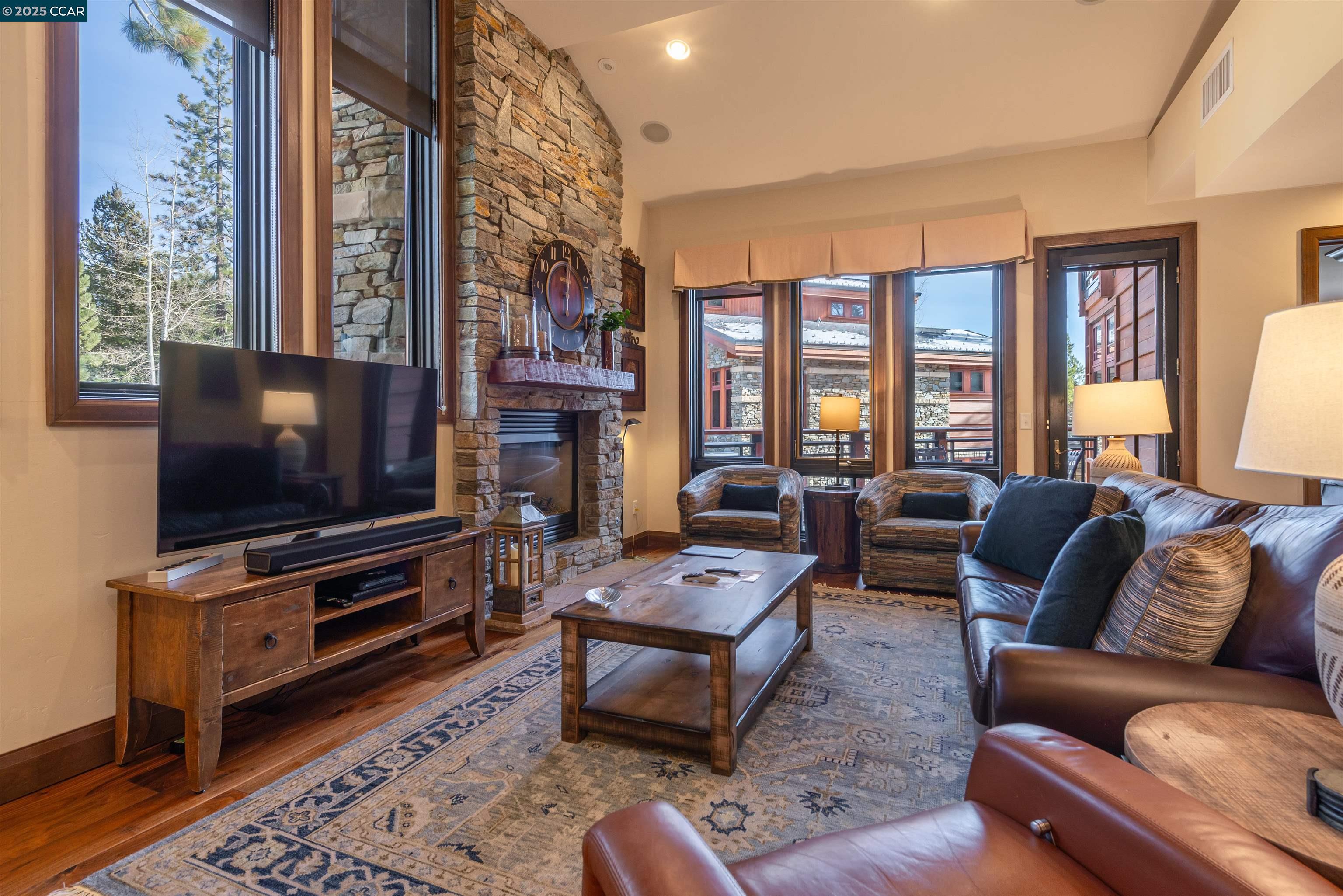 Detail Gallery Image 10 of 31 For 6750 North Lake Blvd 15g,  Tahoe Vista,  CA 96148 - 3 Beds | 3 Baths
