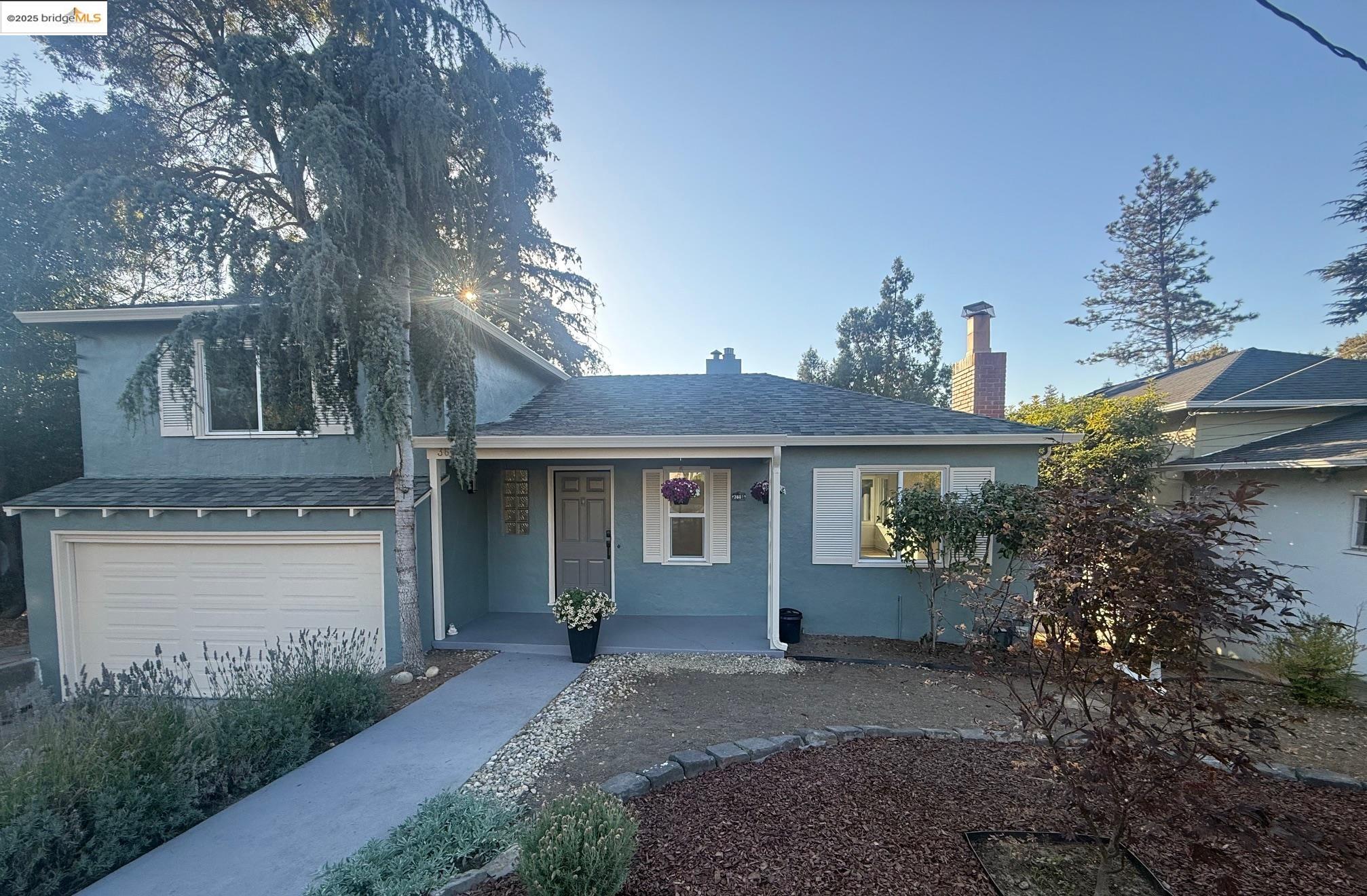 Detail Gallery Image 1 of 15 For 3601 Calafia Ave, Oakland,  CA 94605 - 2 Beds | 1 Baths