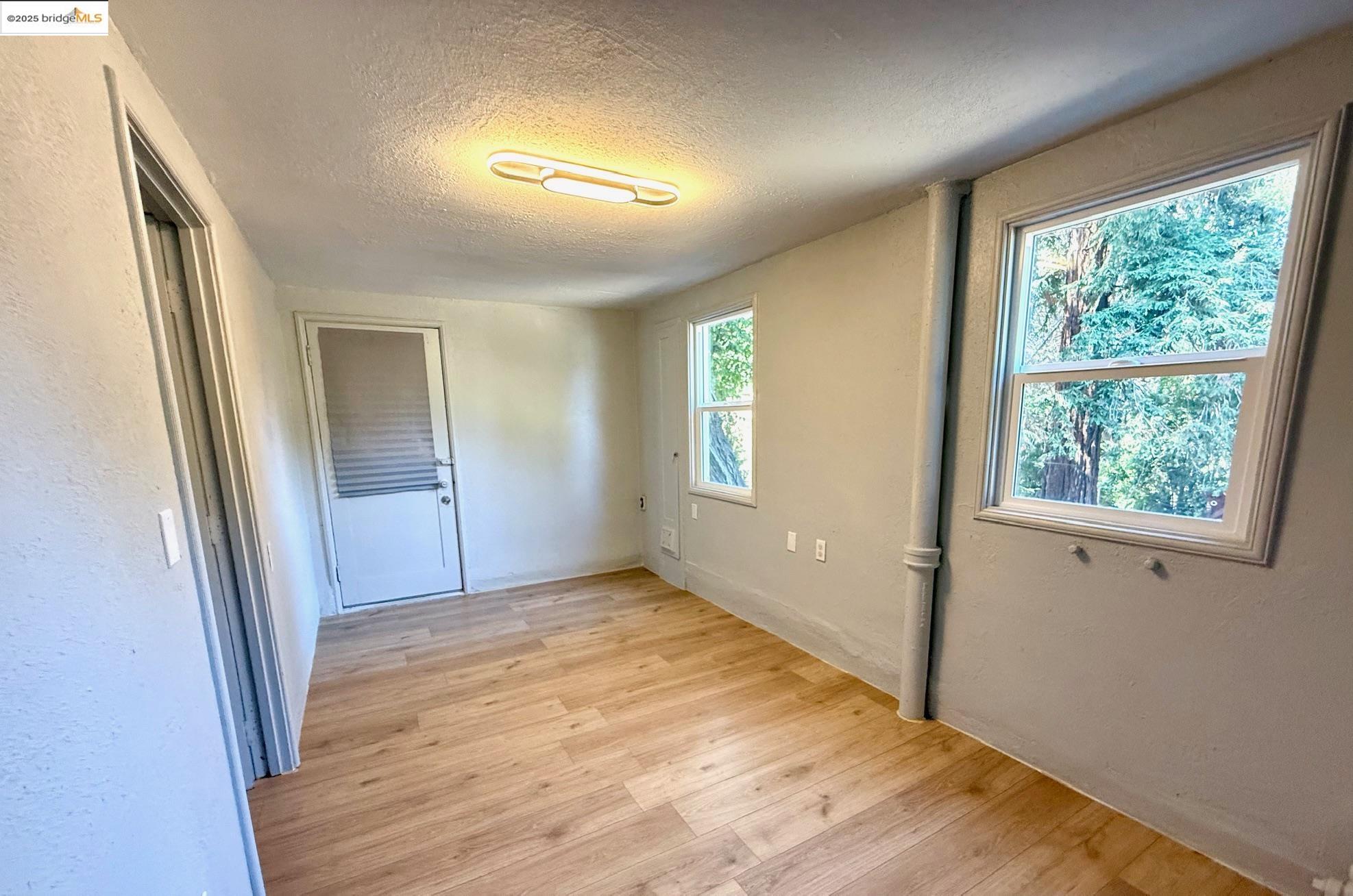 Detail Gallery Image 12 of 15 For 3601 Calafia Ave, Oakland,  CA 94605 - 2 Beds | 1 Baths