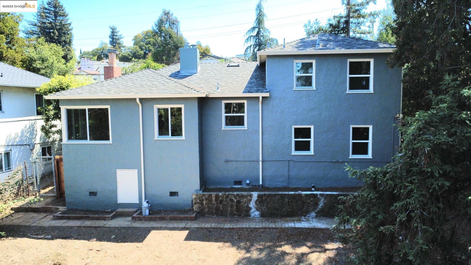 Detail Gallery Image 14 of 15 For 3601 Calafia Ave, Oakland,  CA 94605 - 2 Beds | 1 Baths