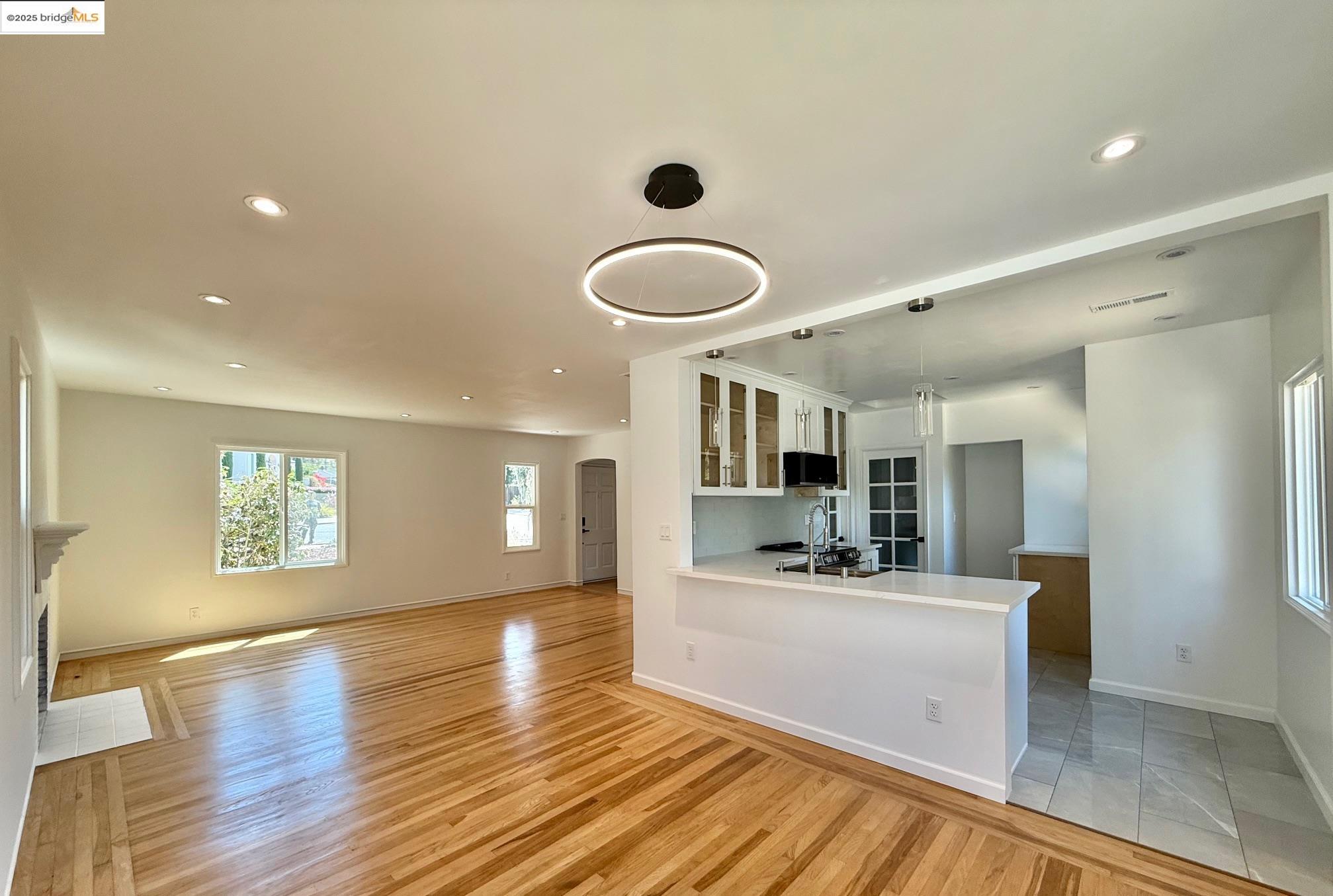 Detail Gallery Image 3 of 15 For 3601 Calafia Ave, Oakland,  CA 94605 - 2 Beds | 1 Baths