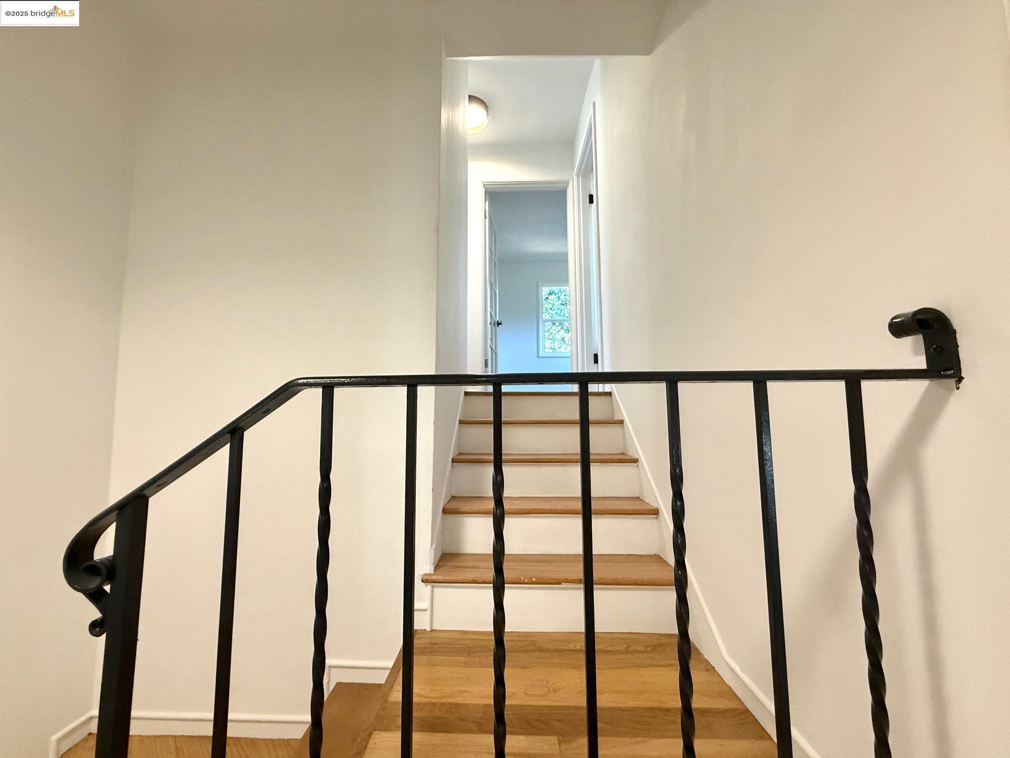 Detail Gallery Image 8 of 15 For 3601 Calafia Ave, Oakland,  CA 94605 - 2 Beds | 1 Baths