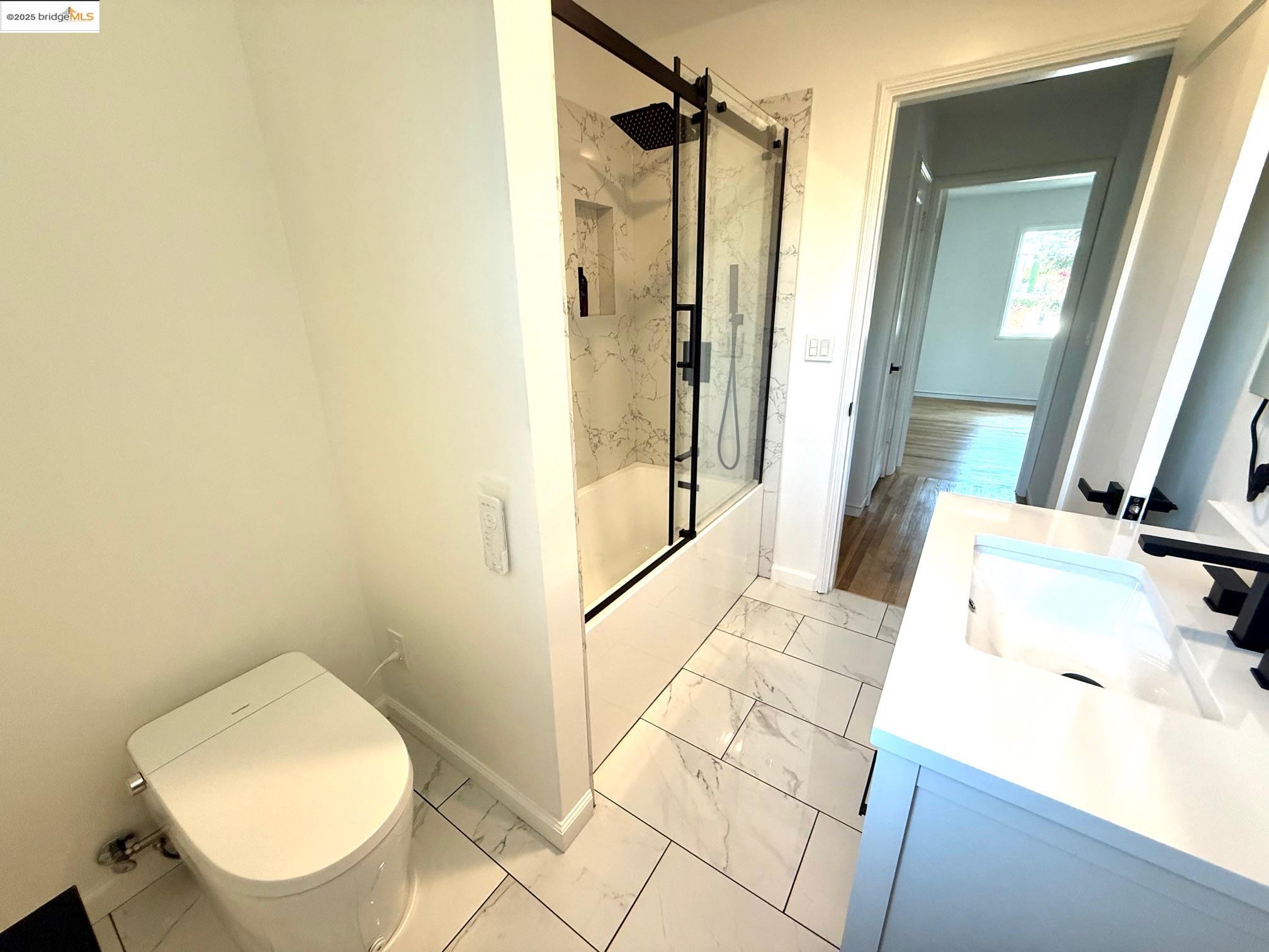 Detail Gallery Image 10 of 15 For 3601 Calafia Ave, Oakland,  CA 94605 - 2 Beds | 1 Baths