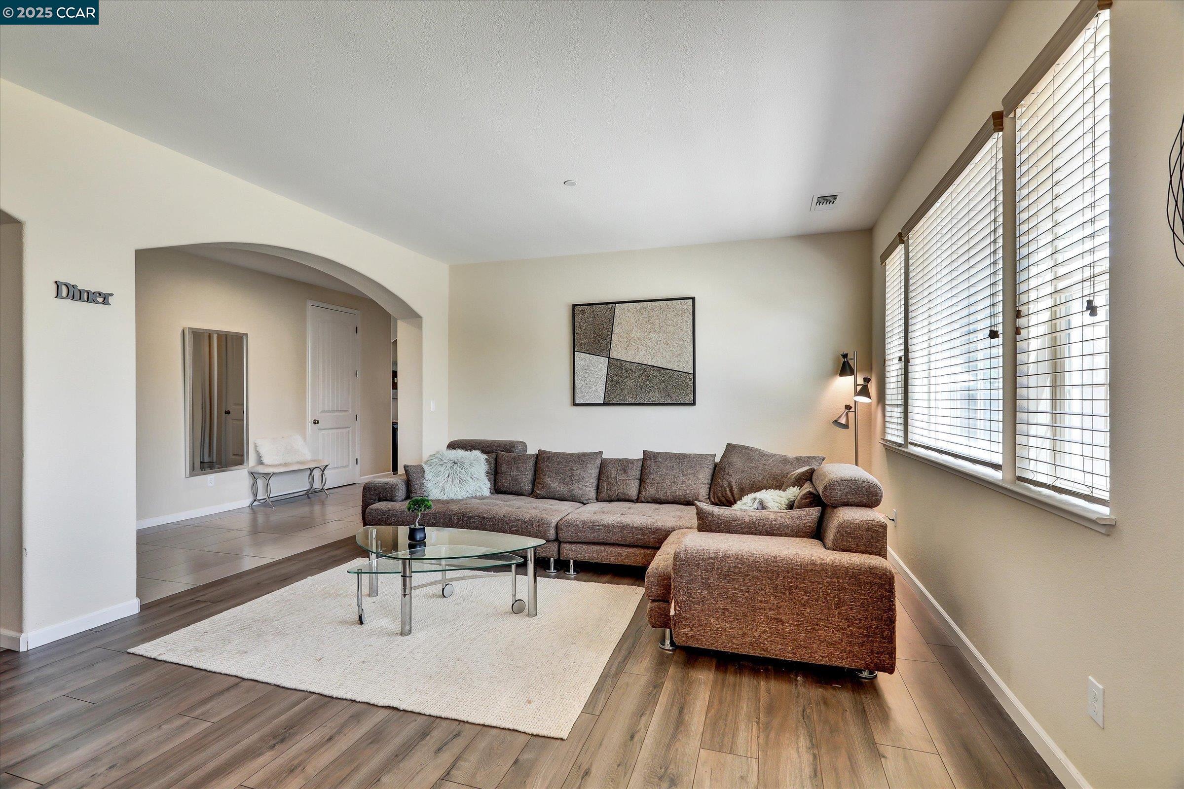 Detail Gallery Image 11 of 60 For 4007 Oak Knoll St, Antioch,  CA 94509 - 5 Beds | 3/1 Baths