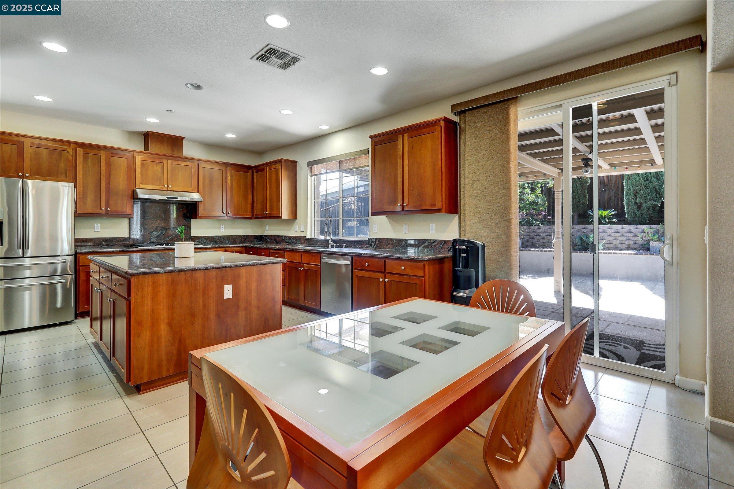 Detail Gallery Image 14 of 60 For 4007 Oak Knoll St, Antioch,  CA 94509 - 5 Beds | 3/1 Baths