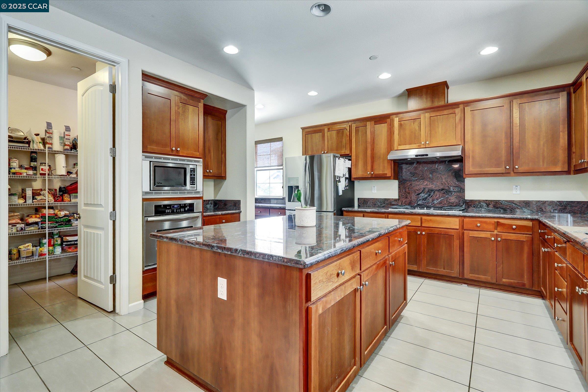 Detail Gallery Image 15 of 60 For 4007 Oak Knoll St, Antioch,  CA 94509 - 5 Beds | 3/1 Baths